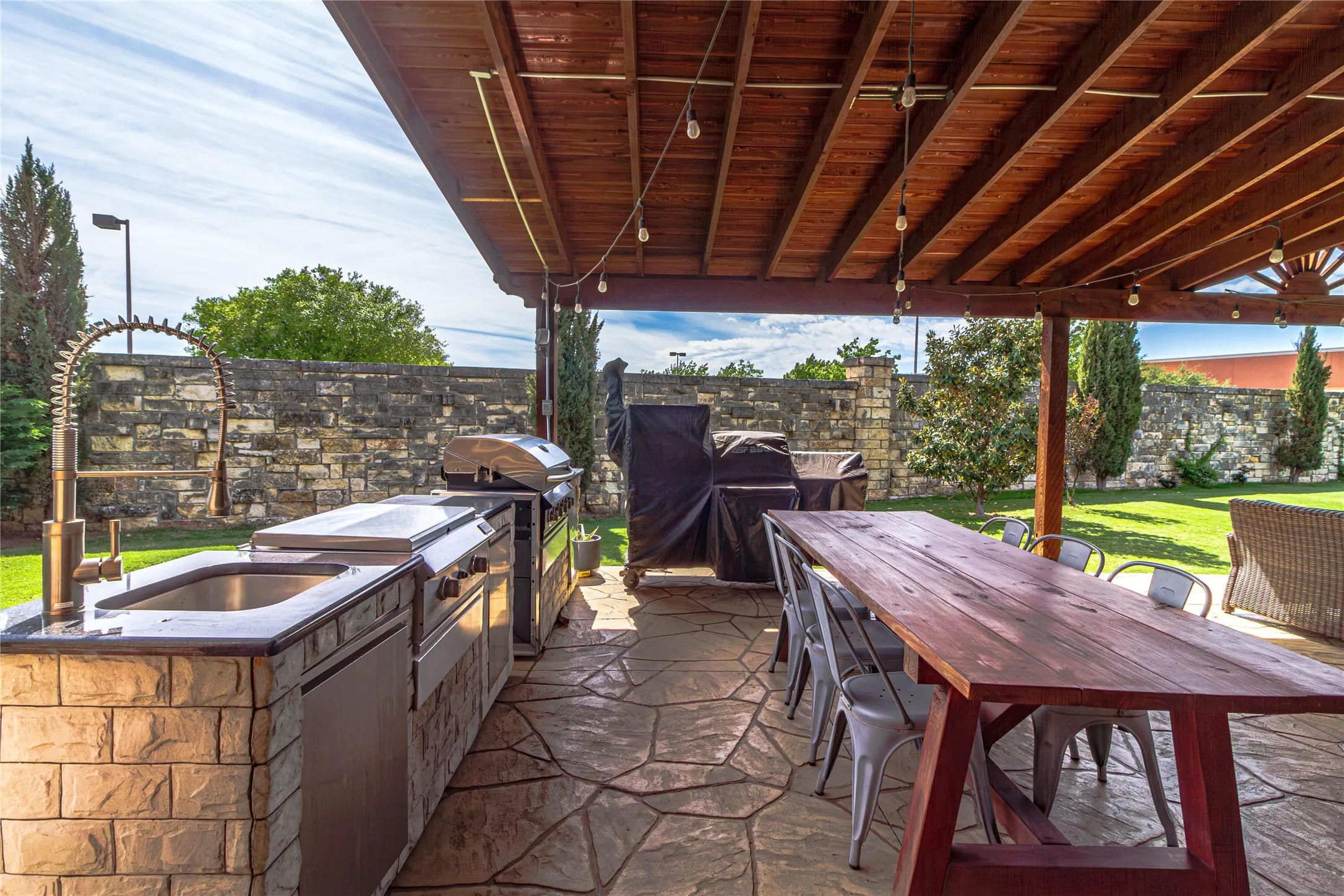 Single Family Residence For Rent in Denton County , 600 Wiltshire Boulevard, Lewisville, Texas 75056, 4 Bedroom, 3 Bathroom, 3 Garage spaces, 2,766 Sqft, built in 2016, mls#21294633, Real Estate Agent in Lewisville, Homes For Rent in Denton county, Homes For Rent in Lewisville, Realtor in Lewisville Texas, Real Estate Brokerage Independent Realty Texas, Luminita Cordes Realtor