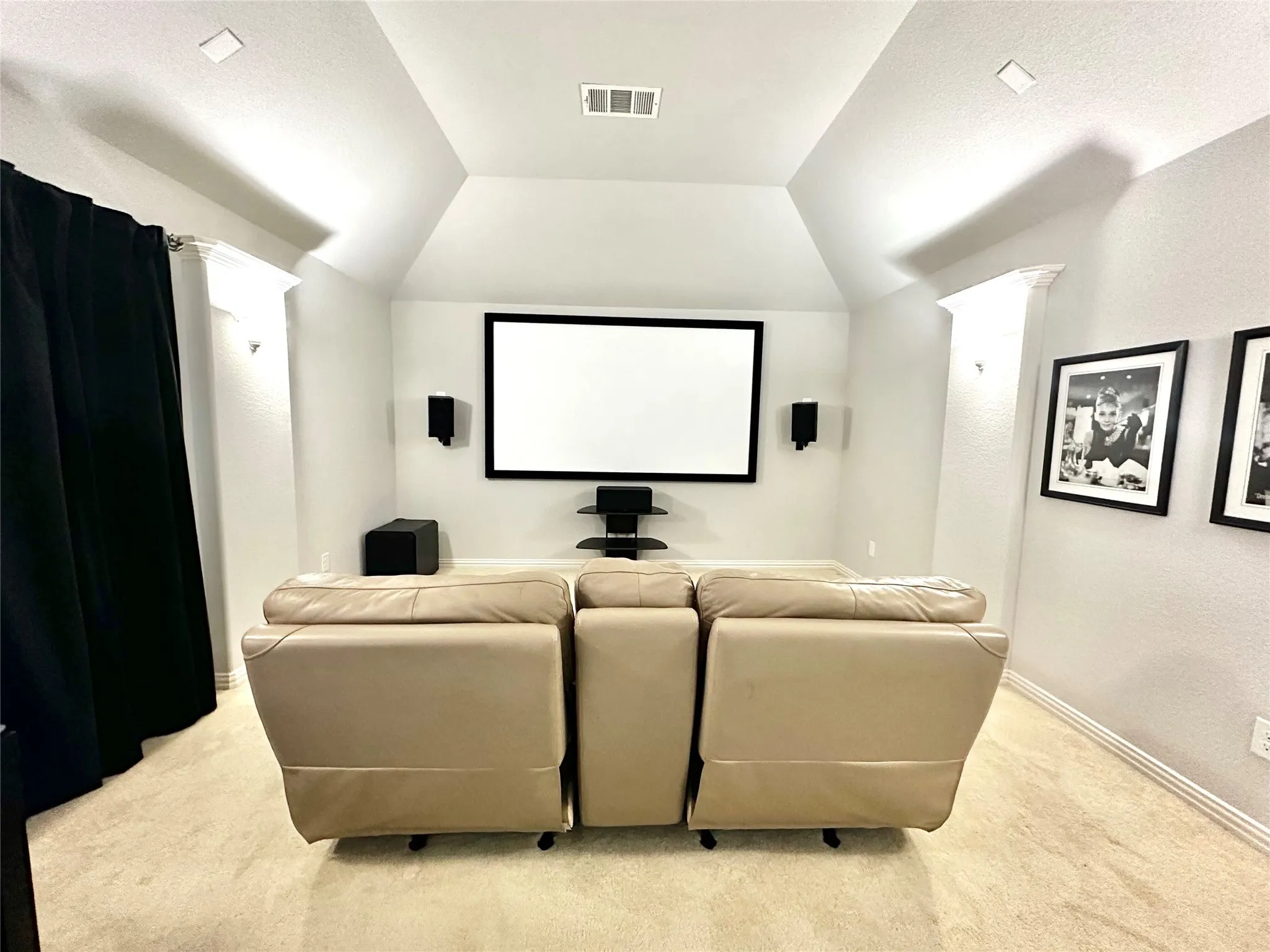 Single Family Residence For Rent in Denton County , 600 Wiltshire Boulevard, Lewisville, Texas 75056, 4 Bedroom, 3 Bathroom, 3 Garage spaces, 2,766 Sqft, built in 2016, mls#21294633, Real Estate Agent in Lewisville, Homes For Rent in Denton county, Homes For Rent in Lewisville, Realtor in Lewisville Texas, Real Estate Brokerage Independent Realty Texas, Luminita Cordes Realtor