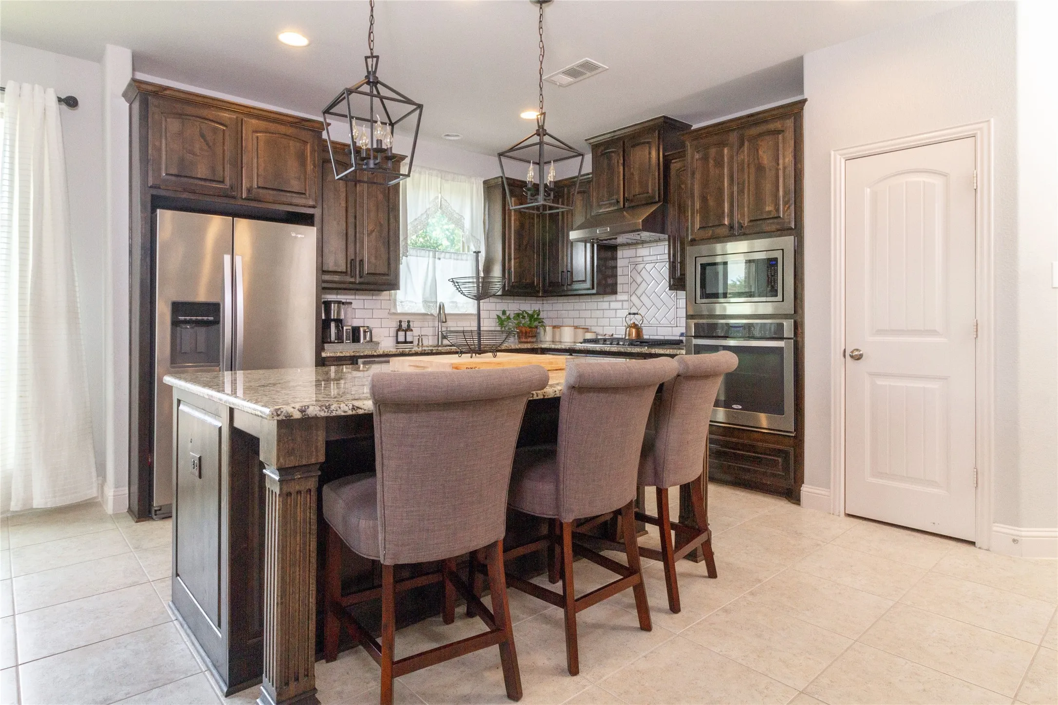 Single Family Residence For Rent in Denton County , 600 Wiltshire Boulevard, Lewisville, Texas 75056, 4 Bedroom, 3 Bathroom, 3 Garage spaces, 2,766 Sqft, built in 2016, mls#21294633, Real Estate Agent in Lewisville, Homes For Rent in Denton county, Homes For Rent in Lewisville, Realtor in Lewisville Texas, Real Estate Brokerage Independent Realty Texas, Luminita Cordes Realtor