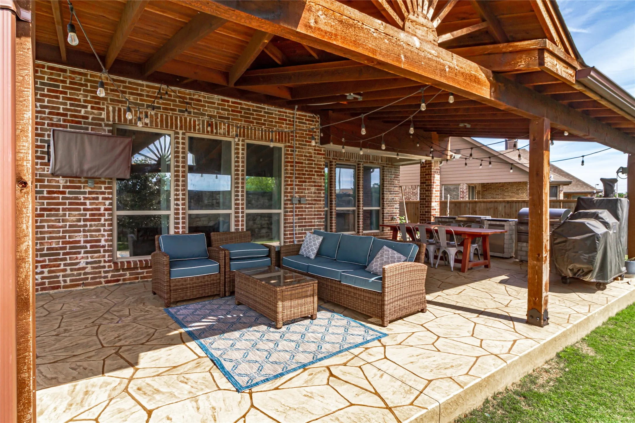 Single Family Residence For Rent in Denton County , 600 Wiltshire Boulevard, Lewisville, Texas 75056, 4 Bedroom, 3 Bathroom, 3 Garage spaces, 2,766 Sqft, built in 2016, mls#21294633, Real Estate Agent in Lewisville, Homes For Rent in Denton county, Homes For Rent in Lewisville, Realtor in Lewisville Texas, Real Estate Brokerage Independent Realty Texas, Luminita Cordes Realtor
