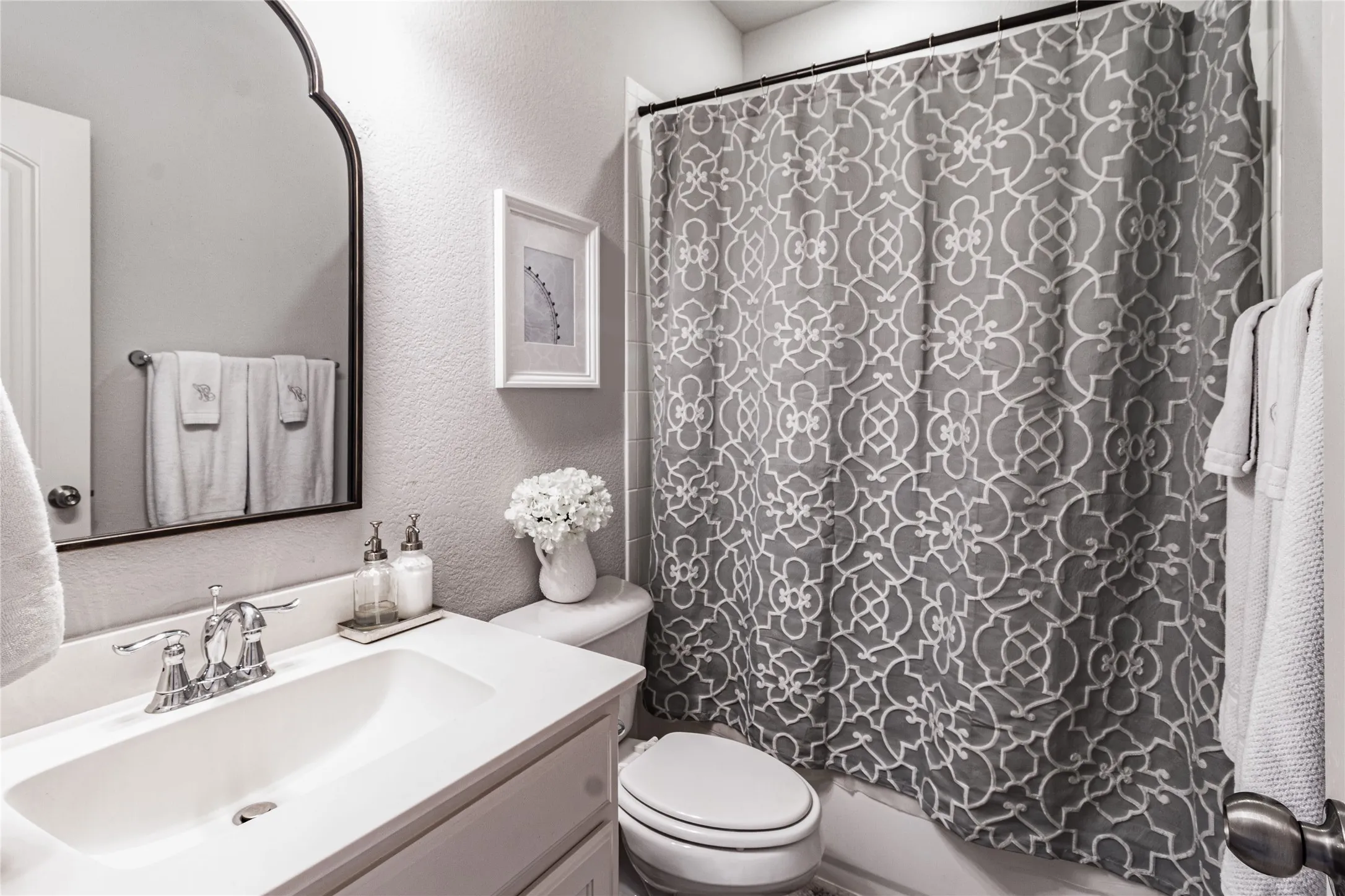 Single Family Residence For Rent in Denton County , 600 Wiltshire Boulevard, Lewisville, Texas 75056, 4 Bedroom, 3 Bathroom, 3 Garage spaces, 2,766 Sqft, built in 2016, mls#21294633, Real Estate Agent in Lewisville, Homes For Rent in Denton county, Homes For Rent in Lewisville, Realtor in Lewisville Texas, Real Estate Brokerage Independent Realty Texas, Luminita Cordes Realtor