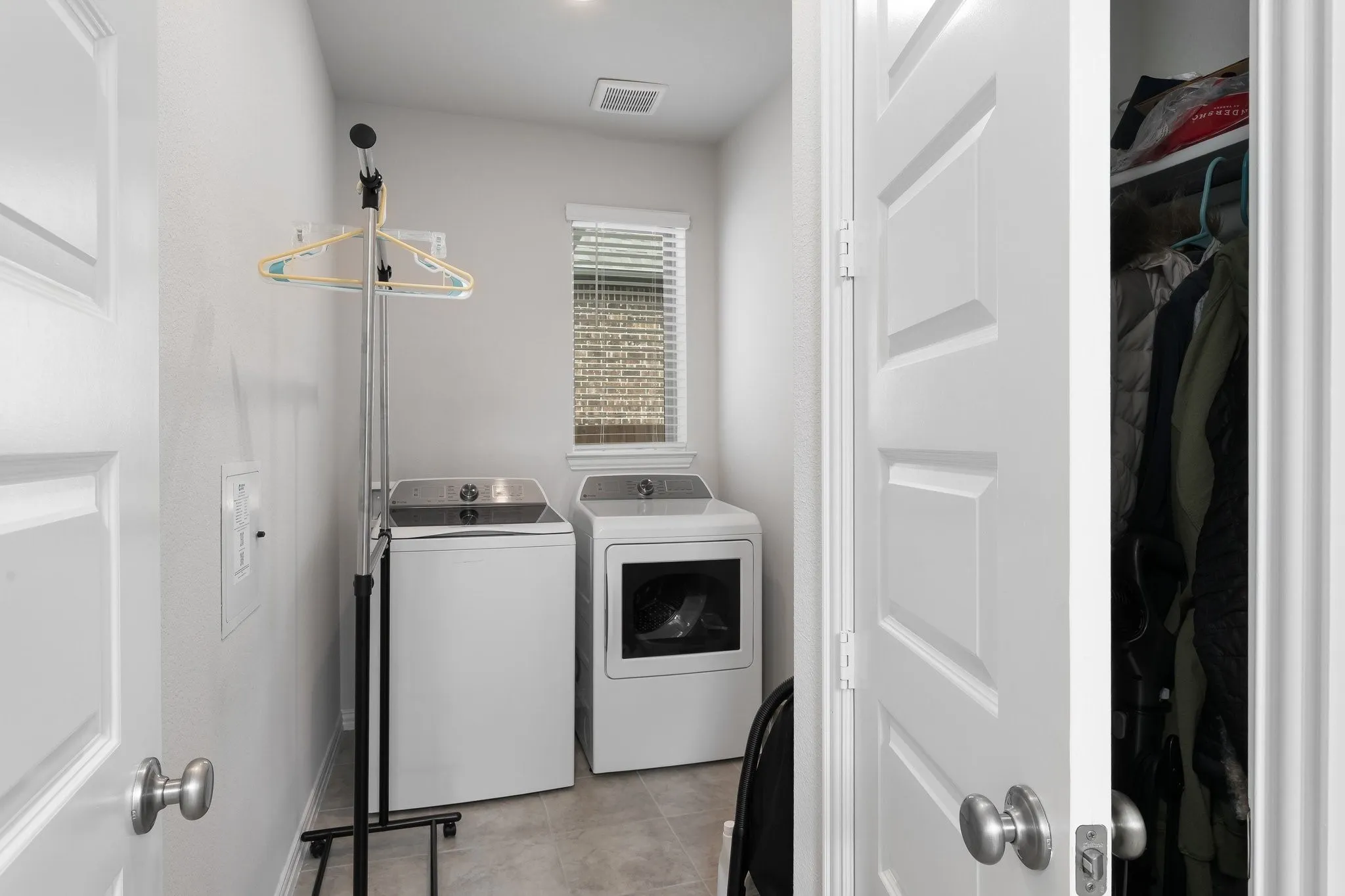 Single Family Residence For Sale in Rockwall County , 3131 Elmwood Street, Fate, Texas 75087, 5 Bedroom, 3 Bathroom, 2 Garage spaces, 2,497 Sqft, built in 2024, mls#21294531, Real Estate Agent in Fate, Homes For Sale in Rockwall county, Homes For Sale in Fate, Realtor in Fate Texas, Real Estate Brokerage Independent Realty Texas, Luminita Cordes Realtor