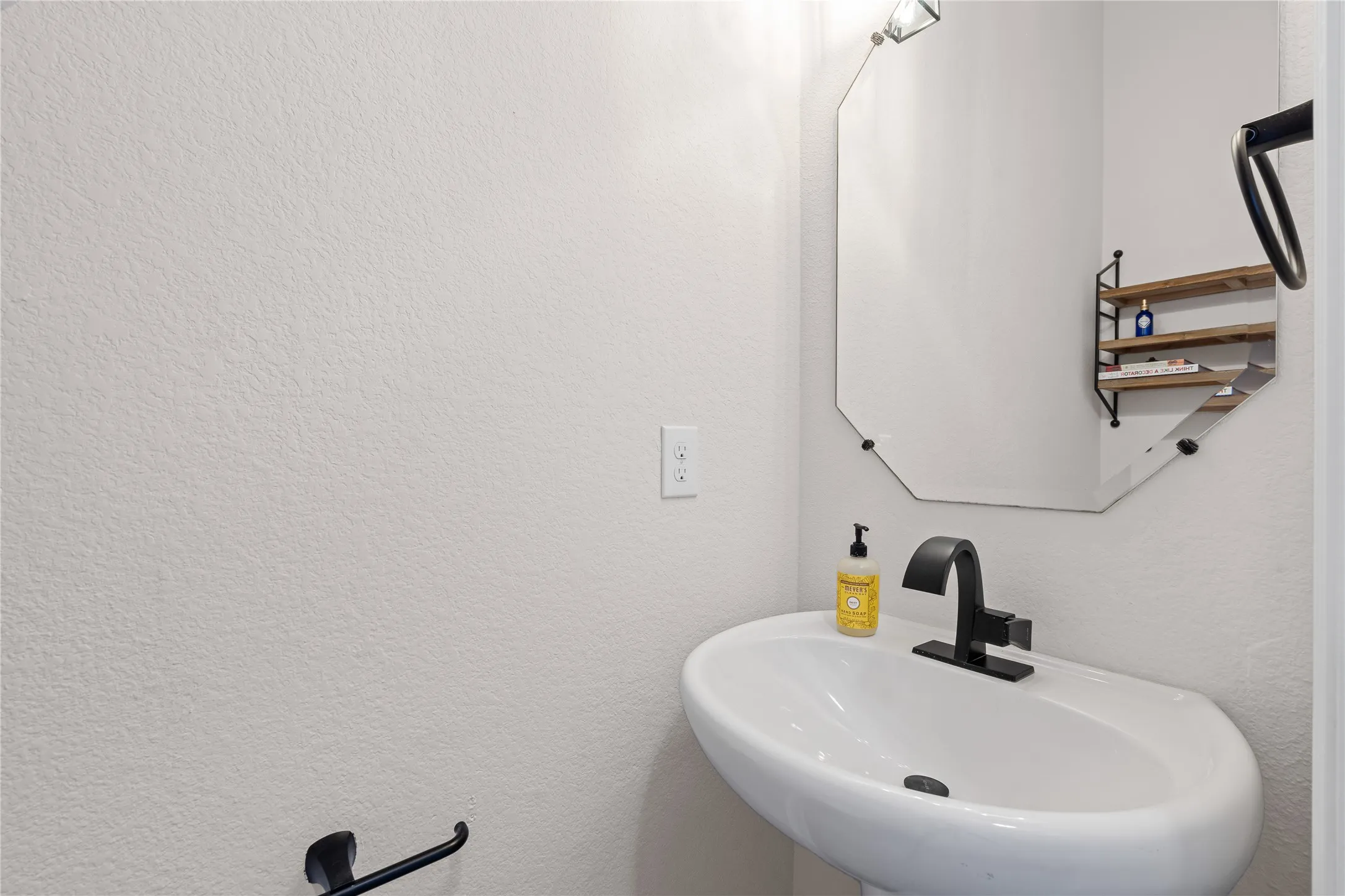 Single Family Residence For Sale in Parker County , 132 Peace Place, Aledo, Texas 76008, 4 Bedroom, 4 Bathroom, 2 Garage spaces, 2,853 Sqft, built in 2018, mls#21294645, Real Estate Agent in Aledo, Homes For Sale in Parker county, Homes For Sale in Aledo, Realtor in Aledo Texas, Real Estate Brokerage Independent Realty Texas, Luminita Cordes Realtor