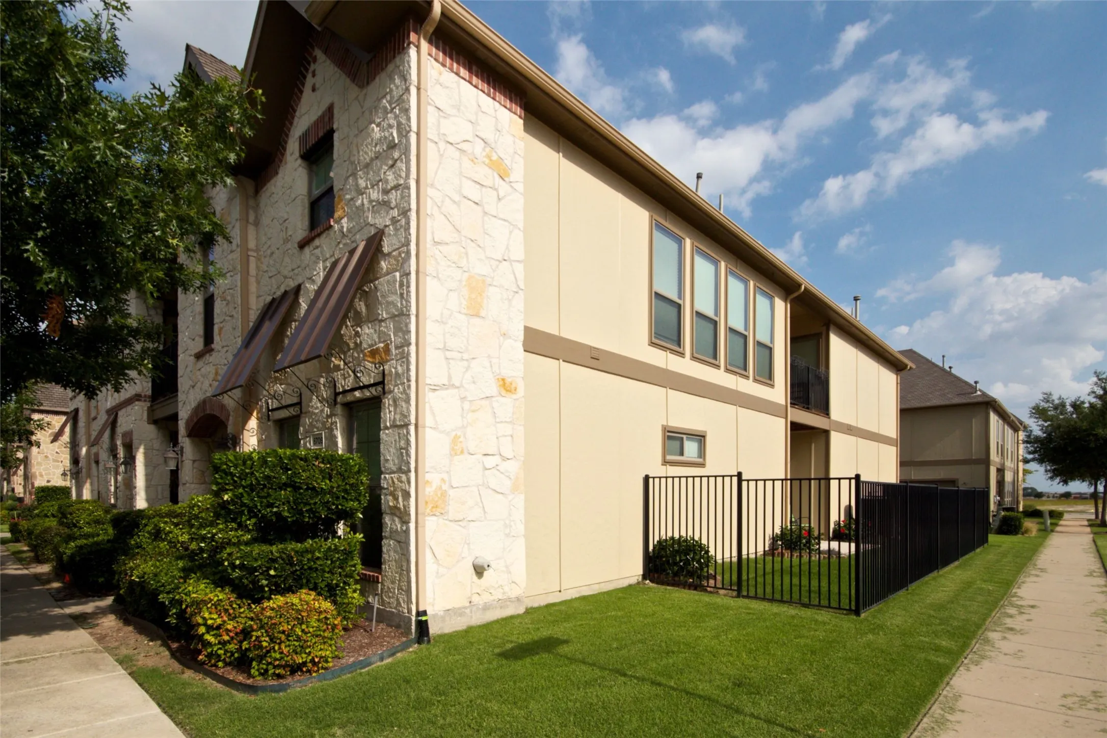 Townhouse For Rent in Collin County , 8709 Trolley Trail, Mc Kinney, Texas 75070, 3 Bedroom, 3 Bathroom, 2 Garage spaces, 2,219 Sqft, built in 2006, mls#21294677, Real Estate Agent in Mc Kinney, Homes For Rent in Collin county, Homes For Rent in Mc Kinney, Realtor in Mc Kinney Texas, Real Estate Brokerage Independent Realty Texas, Luminita Cordes Realtor