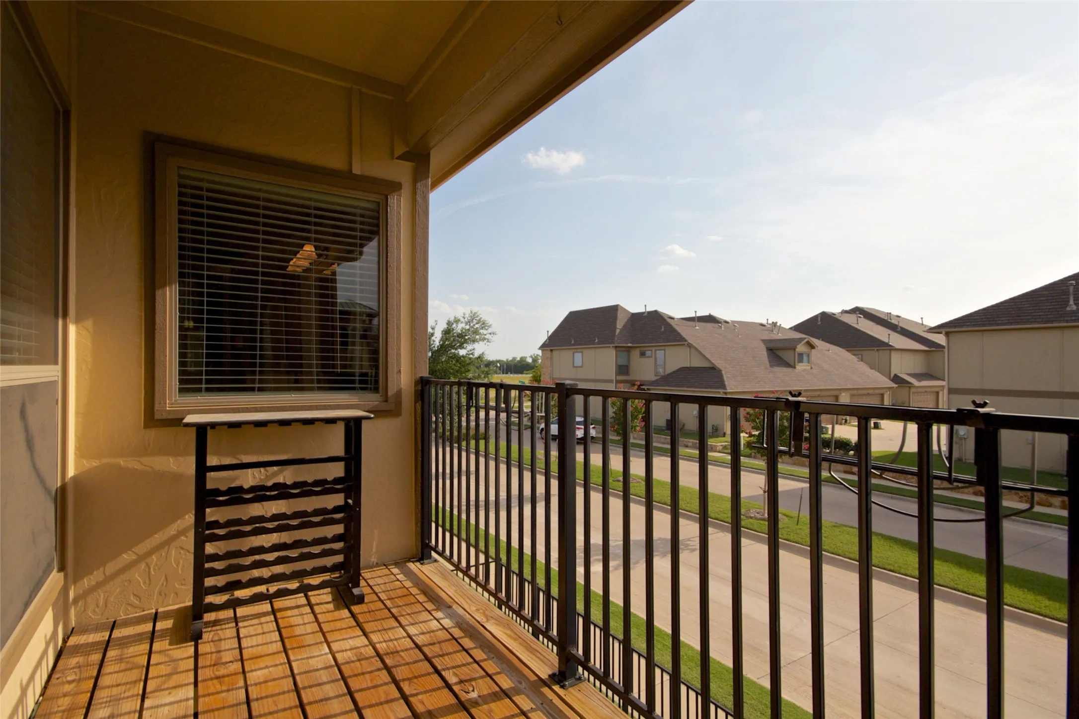 Townhouse For Rent in Collin County , 8709 Trolley Trail, Mc Kinney, Texas 75070, 3 Bedroom, 3 Bathroom, 2 Garage spaces, 2,219 Sqft, built in 2006, mls#21294677, Real Estate Agent in Mc Kinney, Homes For Rent in Collin county, Homes For Rent in Mc Kinney, Realtor in Mc Kinney Texas, Real Estate Brokerage Independent Realty Texas, Luminita Cordes Realtor