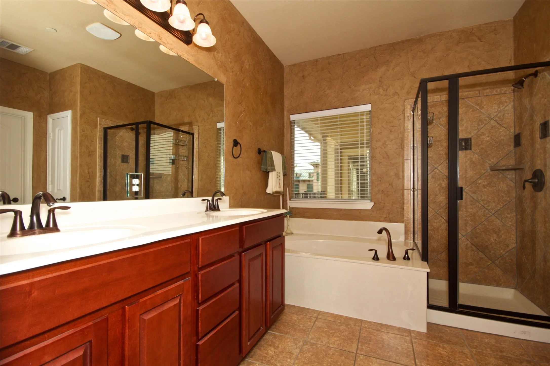 Townhouse For Rent in Collin County , 8709 Trolley Trail, Mc Kinney, Texas 75070, 3 Bedroom, 3 Bathroom, 2 Garage spaces, 2,219 Sqft, built in 2006, mls#21294677, Real Estate Agent in Mc Kinney, Homes For Rent in Collin county, Homes For Rent in Mc Kinney, Realtor in Mc Kinney Texas, Real Estate Brokerage Independent Realty Texas, Luminita Cordes Realtor