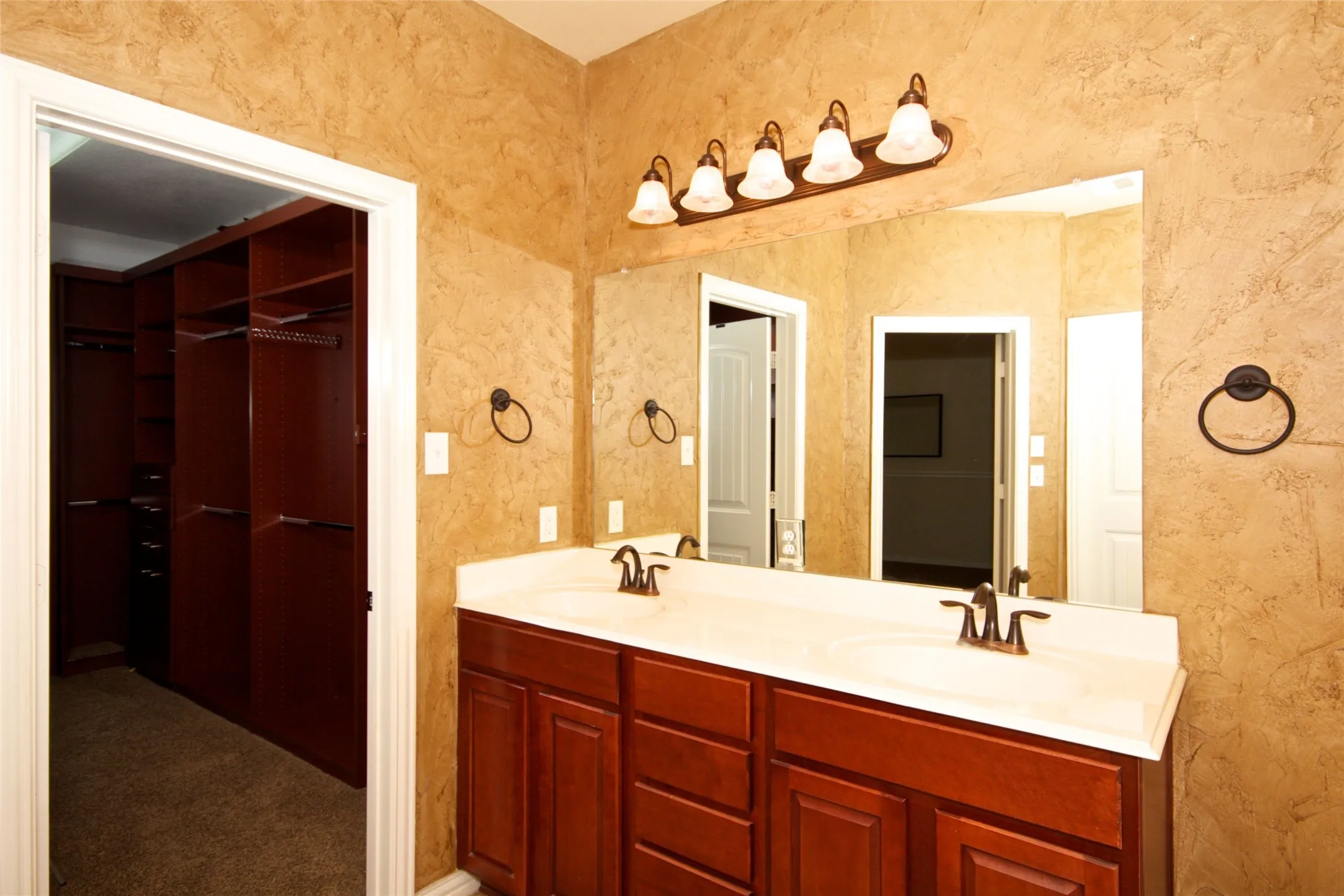Townhouse For Rent in Collin County , 8709 Trolley Trail, Mc Kinney, Texas 75070, 3 Bedroom, 3 Bathroom, 2 Garage spaces, 2,219 Sqft, built in 2006, mls#21294677, Real Estate Agent in Mc Kinney, Homes For Rent in Collin county, Homes For Rent in Mc Kinney, Realtor in Mc Kinney Texas, Real Estate Brokerage Independent Realty Texas, Luminita Cordes Realtor