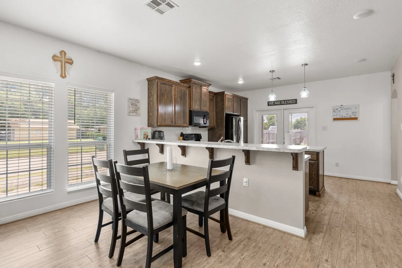 Single Family Residence For Sale in Mc Lennan County , 300 N Bermuda Street, Lacy Lakeview, Texas 76705, 3 Bedrooms, 2 Bathrooms, 2 Garage spaces, 1,494 Sqft, built in 2018, Price $255,000, mls#21292670, Real Estate Agent in Lacy Lakeview, Homes For Sale in Mc Lennan county, Homes For Sale in Lacy Lakeview, Realtor in Lacy Lakeview Texas, Real Estate Brokerage Independent Realty Texas, Luminita Cordes Realtor