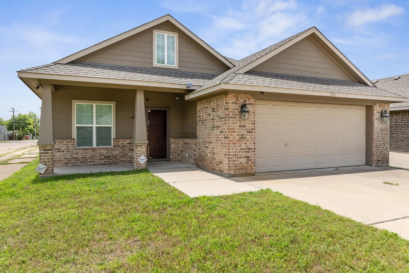 Single Family Residence For Sale in Mc Lennan County , 300 N Bermuda Street, Lacy Lakeview, Texas 76705, 3 Bedrooms, 2 Bathrooms, 2 Garage spaces, 1,494 Sqft, built in 2018, Price $255,000, mls#21292670, Real Estate Agent in Lacy Lakeview, Homes For Sale in Mc Lennan county, Homes For Sale in Lacy Lakeview, Realtor in Lacy Lakeview Texas, Real Estate Brokerage Independent Realty Texas, Luminita Cordes Realtor