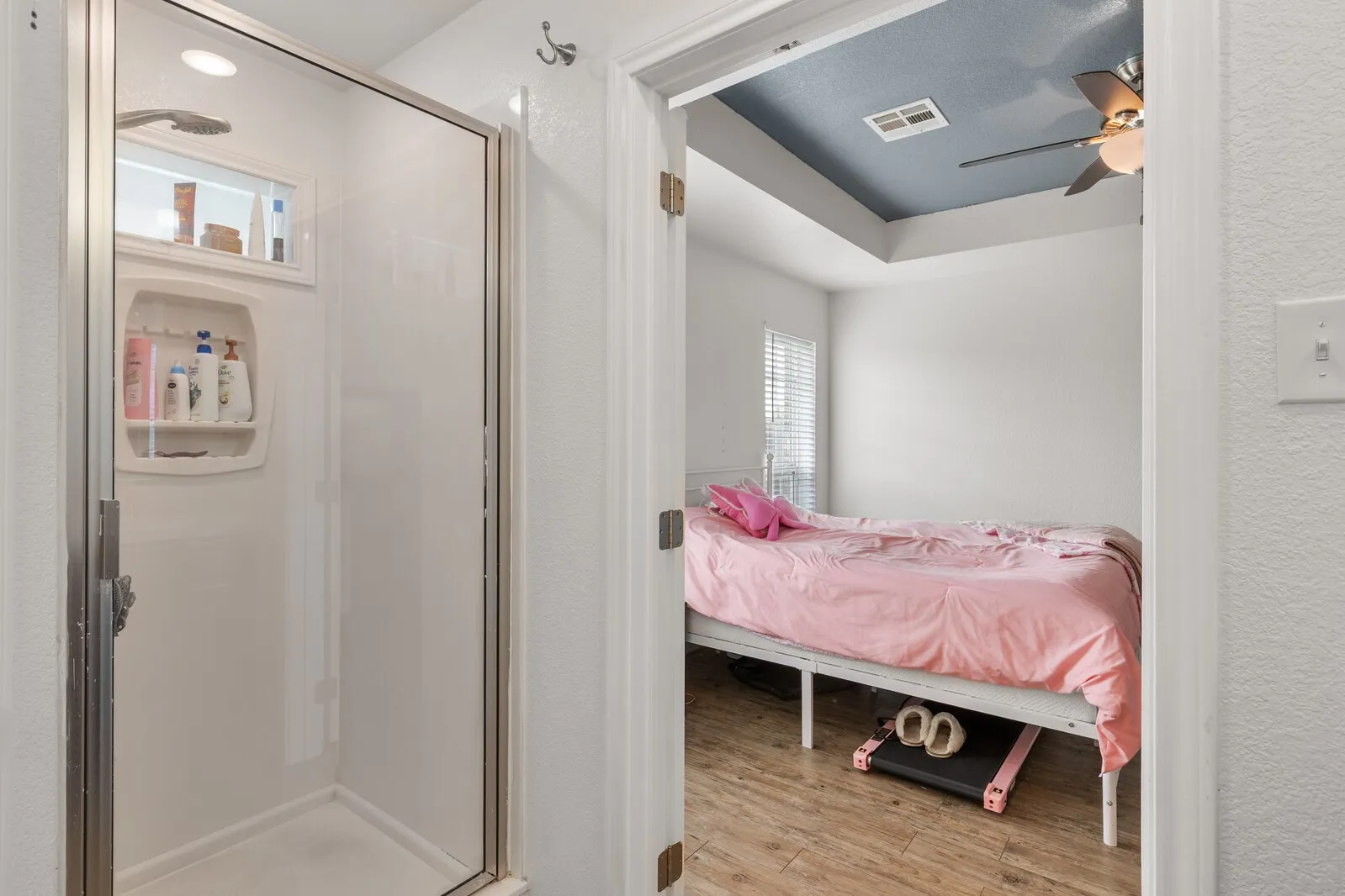 Single Family Residence For Sale in Mc Lennan County , 300 N Bermuda Street, Lacy Lakeview, Texas 76705, 3 Bedrooms, 2 Bathrooms, 2 Garage spaces, 1,494 Sqft, built in 2018, Price $255,000, mls#21292670, Real Estate Agent in Lacy Lakeview, Homes For Sale in Mc Lennan county, Homes For Sale in Lacy Lakeview, Realtor in Lacy Lakeview Texas, Real Estate Brokerage Independent Realty Texas, Luminita Cordes Realtor