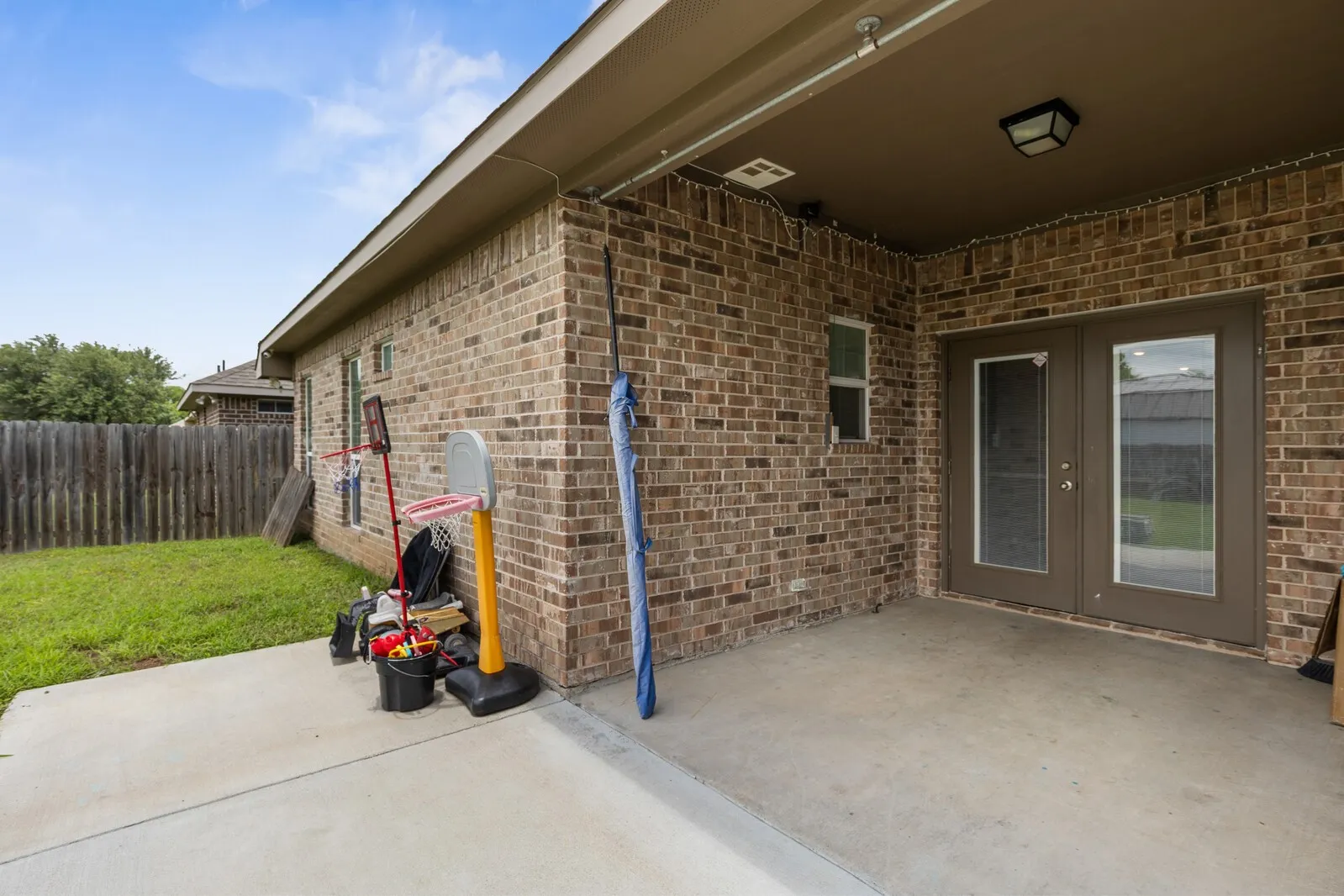 Single Family Residence For Sale in Mc Lennan County , 300 N Bermuda Street, Lacy Lakeview, Texas 76705, 3 Bedrooms, 2 Bathrooms, 2 Garage spaces, 1,494 Sqft, built in 2018, Price $255,000, mls#21292670, Real Estate Agent in Lacy Lakeview, Homes For Sale in Mc Lennan county, Homes For Sale in Lacy Lakeview, Realtor in Lacy Lakeview Texas, Real Estate Brokerage Independent Realty Texas, Luminita Cordes Realtor