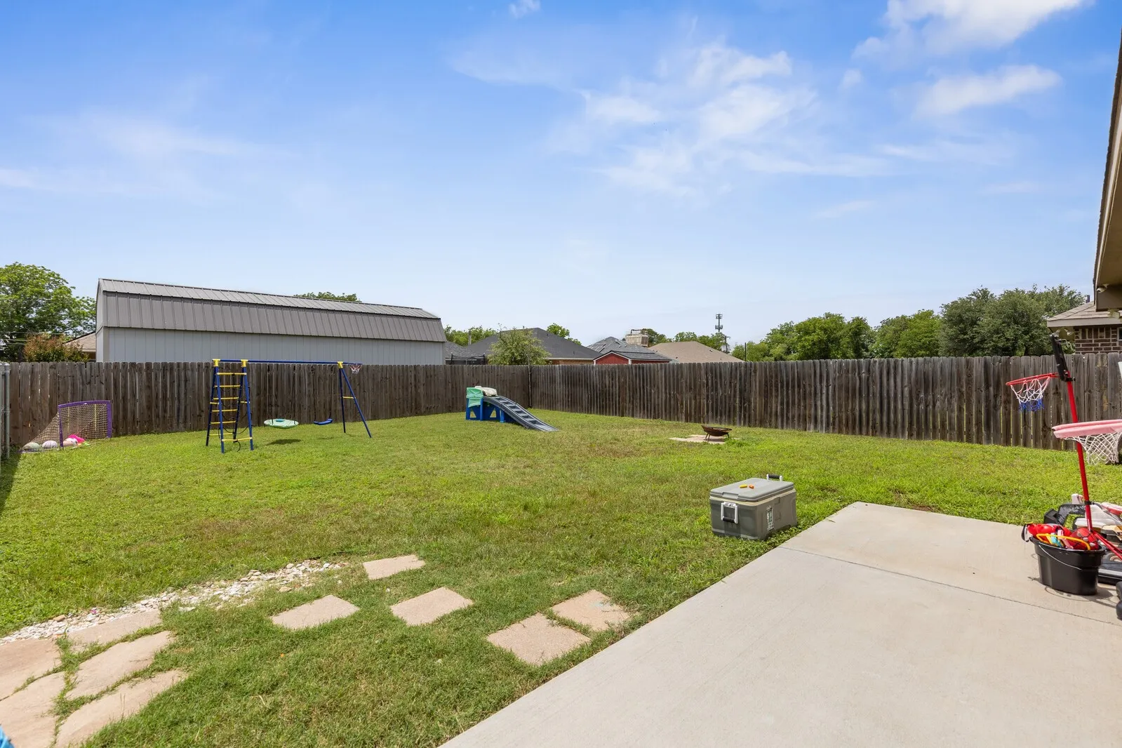 Single Family Residence For Sale in Mc Lennan County , 300 N Bermuda Street, Lacy Lakeview, Texas 76705, 3 Bedrooms, 2 Bathrooms, 2 Garage spaces, 1,494 Sqft, built in 2018, Price $255,000, mls#21292670, Real Estate Agent in Lacy Lakeview, Homes For Sale in Mc Lennan county, Homes For Sale in Lacy Lakeview, Realtor in Lacy Lakeview Texas, Real Estate Brokerage Independent Realty Texas, Luminita Cordes Realtor
