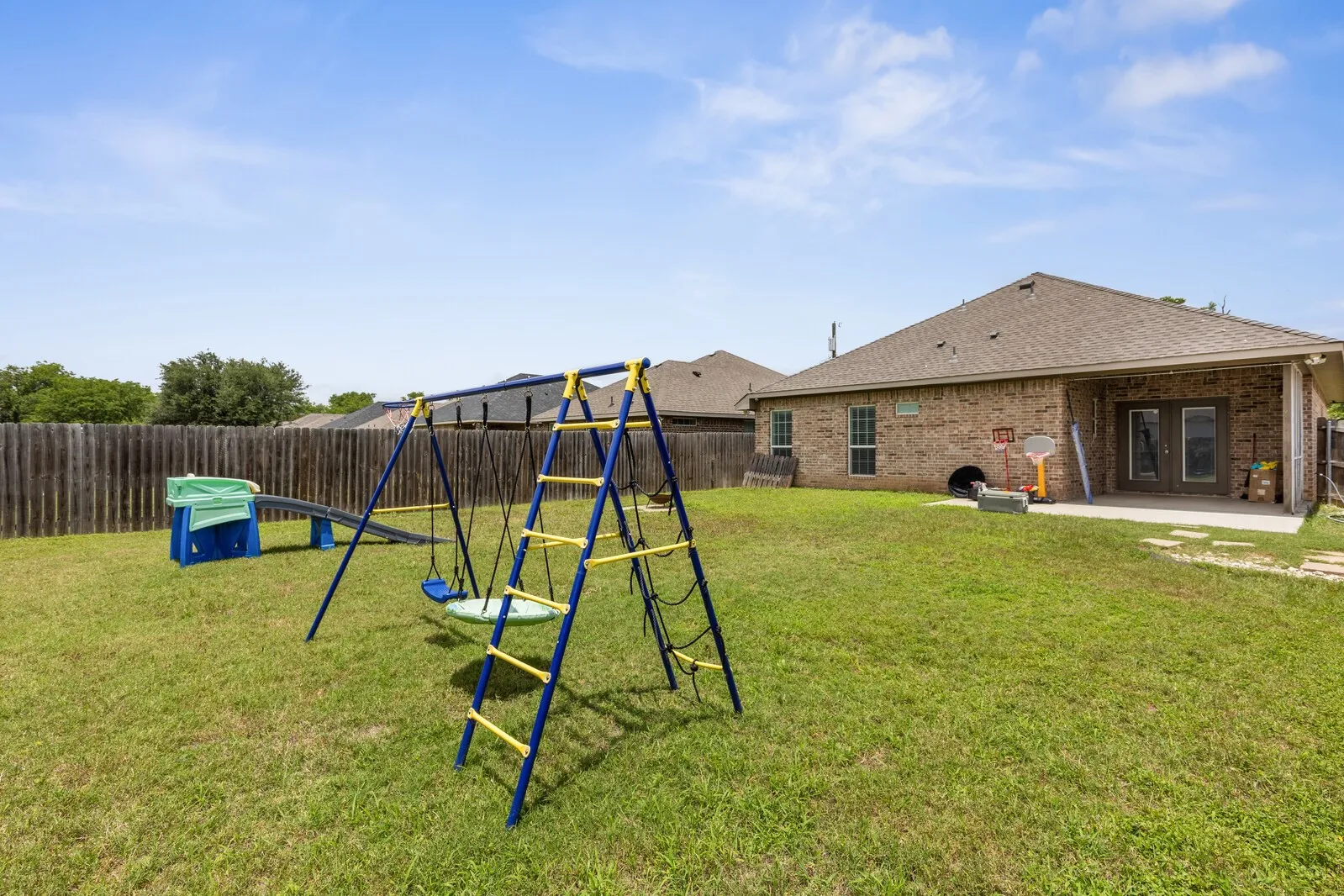 Single Family Residence For Sale in Mc Lennan County , 300 N Bermuda Street, Lacy Lakeview, Texas 76705, 3 Bedrooms, 2 Bathrooms, 2 Garage spaces, 1,494 Sqft, built in 2018, Price $255,000, mls#21292670, Real Estate Agent in Lacy Lakeview, Homes For Sale in Mc Lennan county, Homes For Sale in Lacy Lakeview, Realtor in Lacy Lakeview Texas, Real Estate Brokerage Independent Realty Texas, Luminita Cordes Realtor
