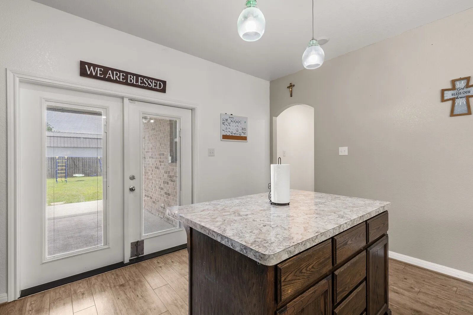 Single Family Residence For Sale in Mc Lennan County , 300 N Bermuda Street, Lacy Lakeview, Texas 76705, 3 Bedrooms, 2 Bathrooms, 2 Garage spaces, 1,494 Sqft, built in 2018, Price $255,000, mls#21292670, Real Estate Agent in Lacy Lakeview, Homes For Sale in Mc Lennan county, Homes For Sale in Lacy Lakeview, Realtor in Lacy Lakeview Texas, Real Estate Brokerage Independent Realty Texas, Luminita Cordes Realtor