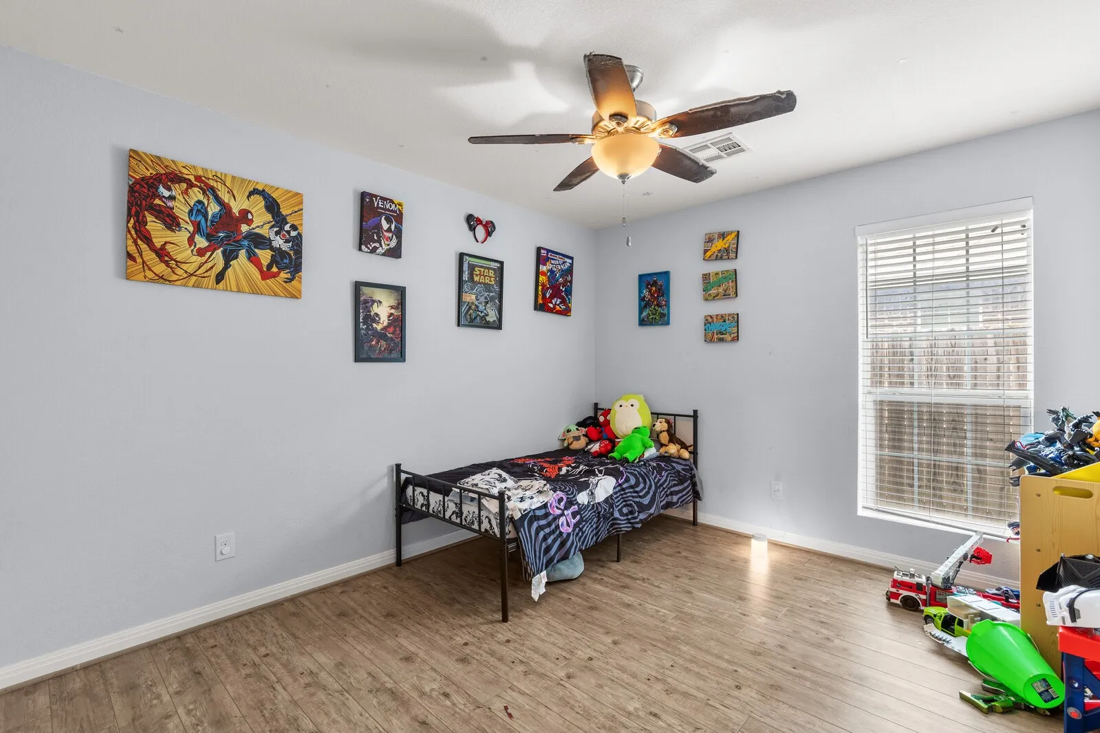Single Family Residence For Sale in Mc Lennan County , 300 N Bermuda Street, Lacy Lakeview, Texas 76705, 3 Bedrooms, 2 Bathrooms, 2 Garage spaces, 1,494 Sqft, built in 2018, Price $255,000, mls#21292670, Real Estate Agent in Lacy Lakeview, Homes For Sale in Mc Lennan county, Homes For Sale in Lacy Lakeview, Realtor in Lacy Lakeview Texas, Real Estate Brokerage Independent Realty Texas, Luminita Cordes Realtor