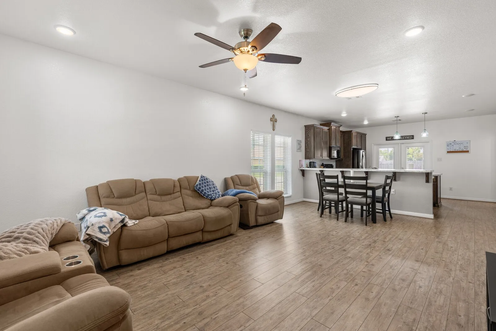 Single Family Residence For Sale in Mc Lennan County , 300 N Bermuda Street, Lacy Lakeview, Texas 76705, 3 Bedrooms, 2 Bathrooms, 2 Garage spaces, 1,494 Sqft, built in 2018, Price $255,000, mls#21292670, Real Estate Agent in Lacy Lakeview, Homes For Sale in Mc Lennan county, Homes For Sale in Lacy Lakeview, Realtor in Lacy Lakeview Texas, Real Estate Brokerage Independent Realty Texas, Luminita Cordes Realtor