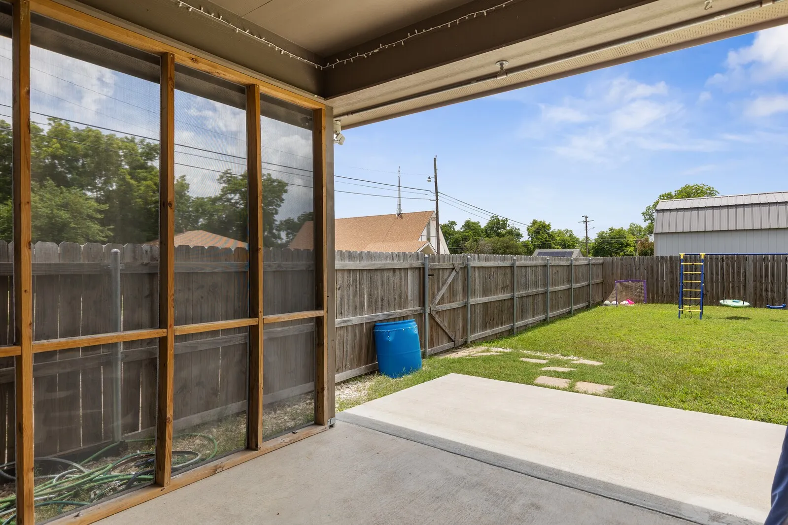 Single Family Residence For Sale in Mc Lennan County , 300 N Bermuda Street, Lacy Lakeview, Texas 76705, 3 Bedrooms, 2 Bathrooms, 2 Garage spaces, 1,494 Sqft, built in 2018, Price $255,000, mls#21292670, Real Estate Agent in Lacy Lakeview, Homes For Sale in Mc Lennan county, Homes For Sale in Lacy Lakeview, Realtor in Lacy Lakeview Texas, Real Estate Brokerage Independent Realty Texas, Luminita Cordes Realtor