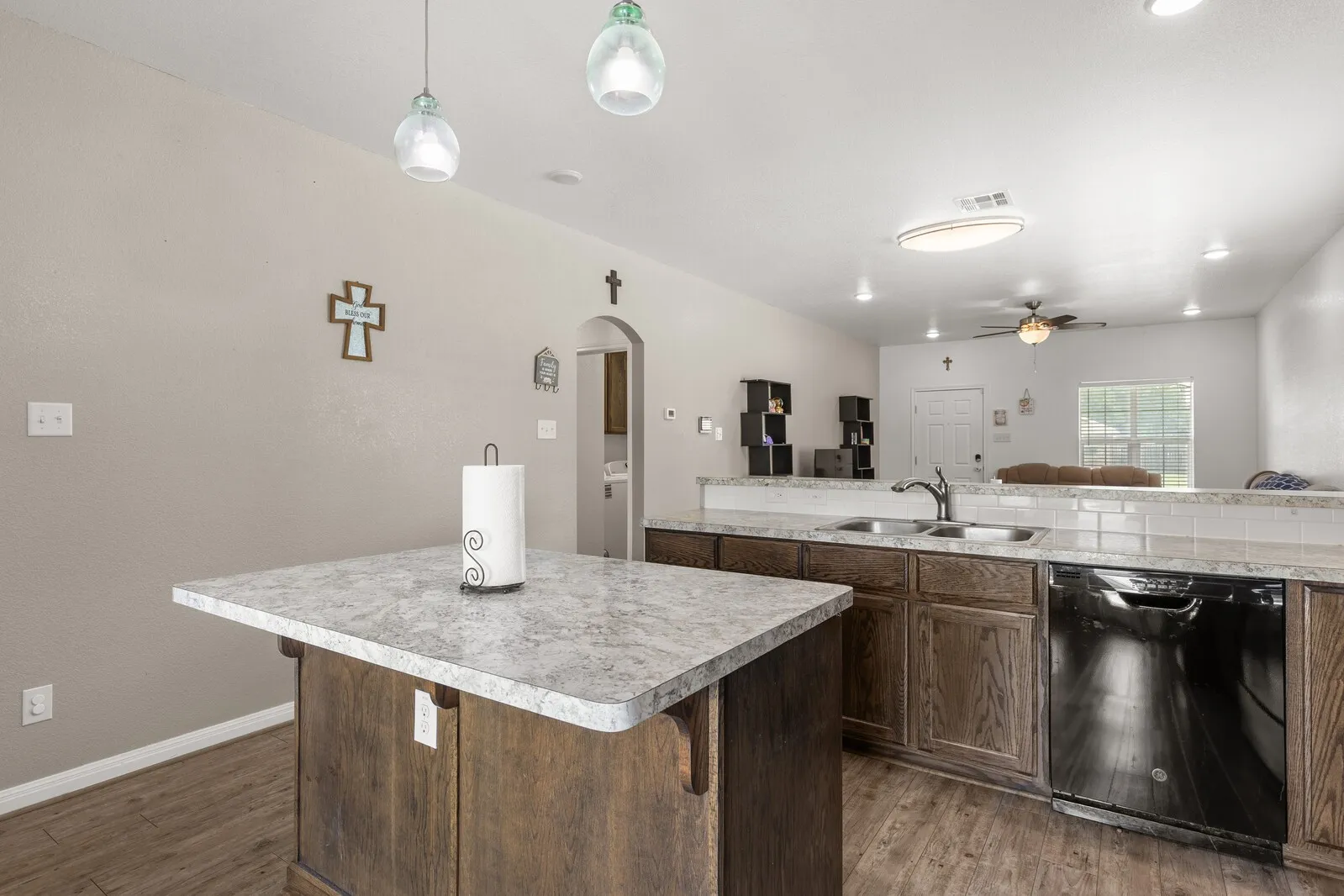 Single Family Residence For Sale in Mc Lennan County , 300 N Bermuda Street, Lacy Lakeview, Texas 76705, 3 Bedrooms, 2 Bathrooms, 2 Garage spaces, 1,494 Sqft, built in 2018, Price $255,000, mls#21292670, Real Estate Agent in Lacy Lakeview, Homes For Sale in Mc Lennan county, Homes For Sale in Lacy Lakeview, Realtor in Lacy Lakeview Texas, Real Estate Brokerage Independent Realty Texas, Luminita Cordes Realtor