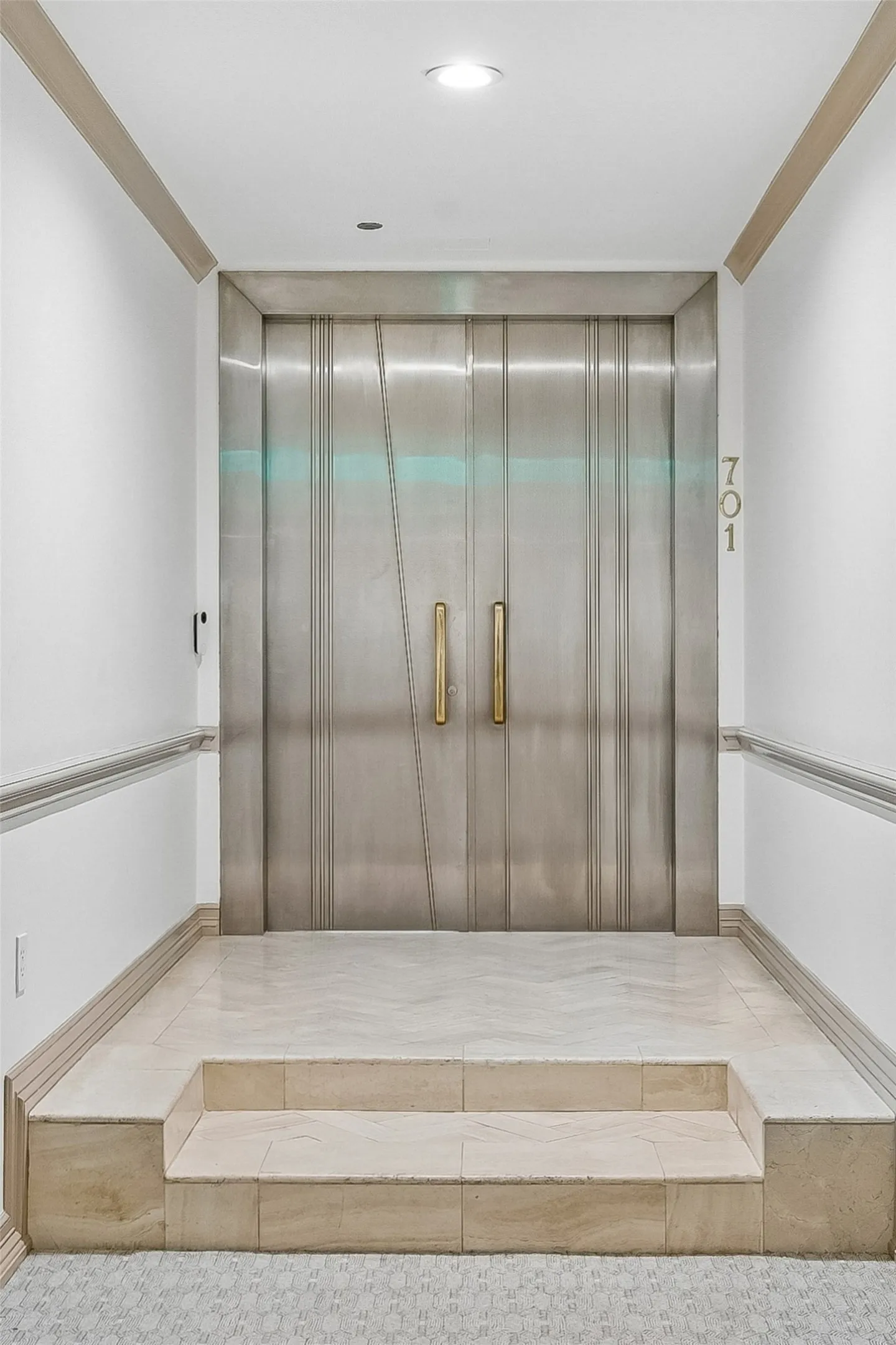 Condominium For Sale in Dallas County , 4500 Roland Avenue 701, Highland Park, Texas 75219, 2 Bedroom, 4 Bathroom, 2 Garage spaces, 2,855 Sqft, built in 1982, mls#21293143, Real Estate Agent in Highland Park, Homes For Sale in Dallas county, Homes For Sale in Highland Park, Realtor in Highland Park Texas, Real Estate Brokerage Independent Realty Texas, Luminita Cordes Realtor