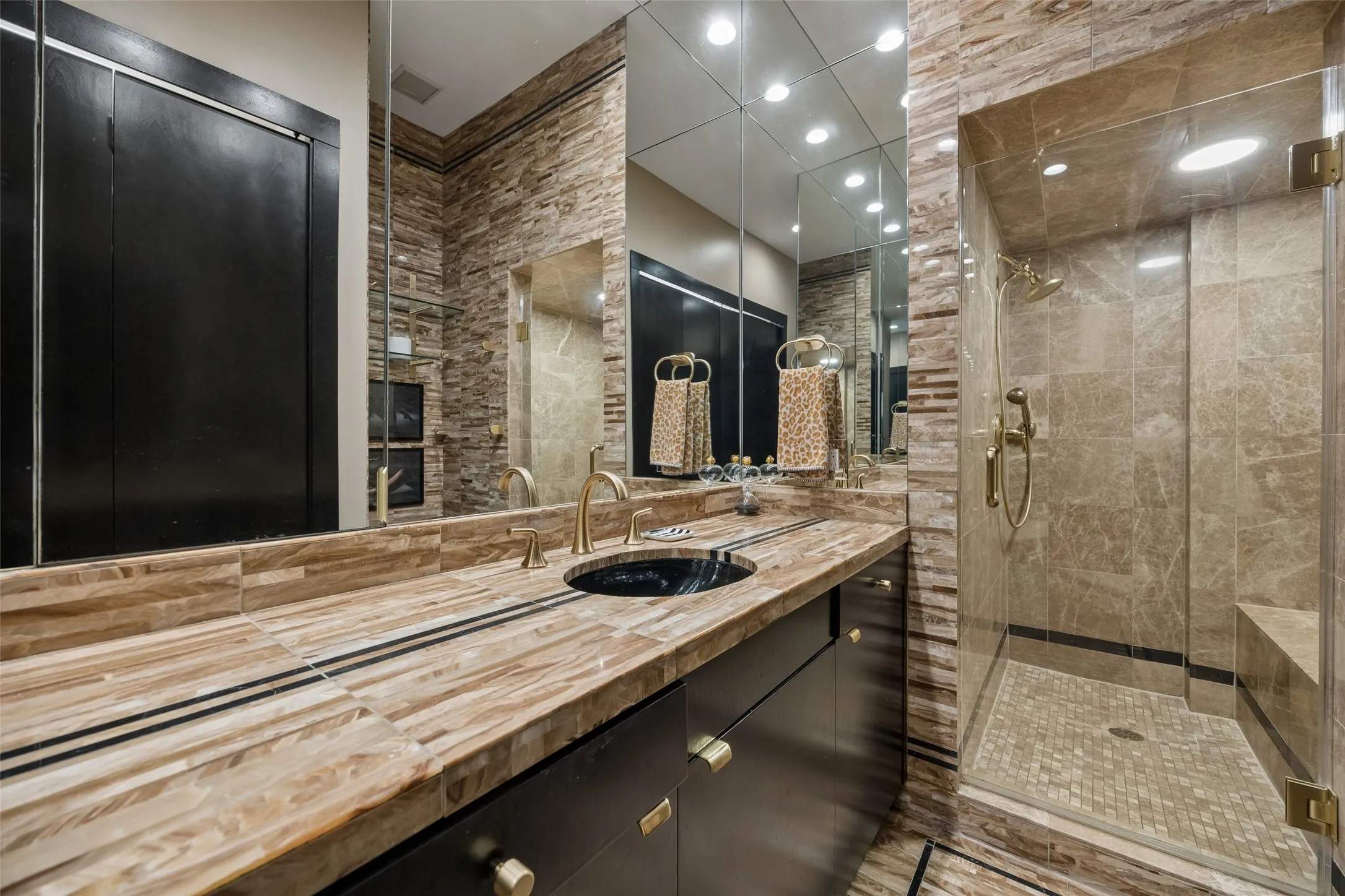 Condominium For Sale in Dallas County , 4500 Roland Avenue 701, Highland Park, Texas 75219, 2 Bedroom, 4 Bathroom, 2 Garage spaces, 2,855 Sqft, built in 1982, mls#21293143, Real Estate Agent in Highland Park, Homes For Sale in Dallas county, Homes For Sale in Highland Park, Realtor in Highland Park Texas, Real Estate Brokerage Independent Realty Texas, Luminita Cordes Realtor
