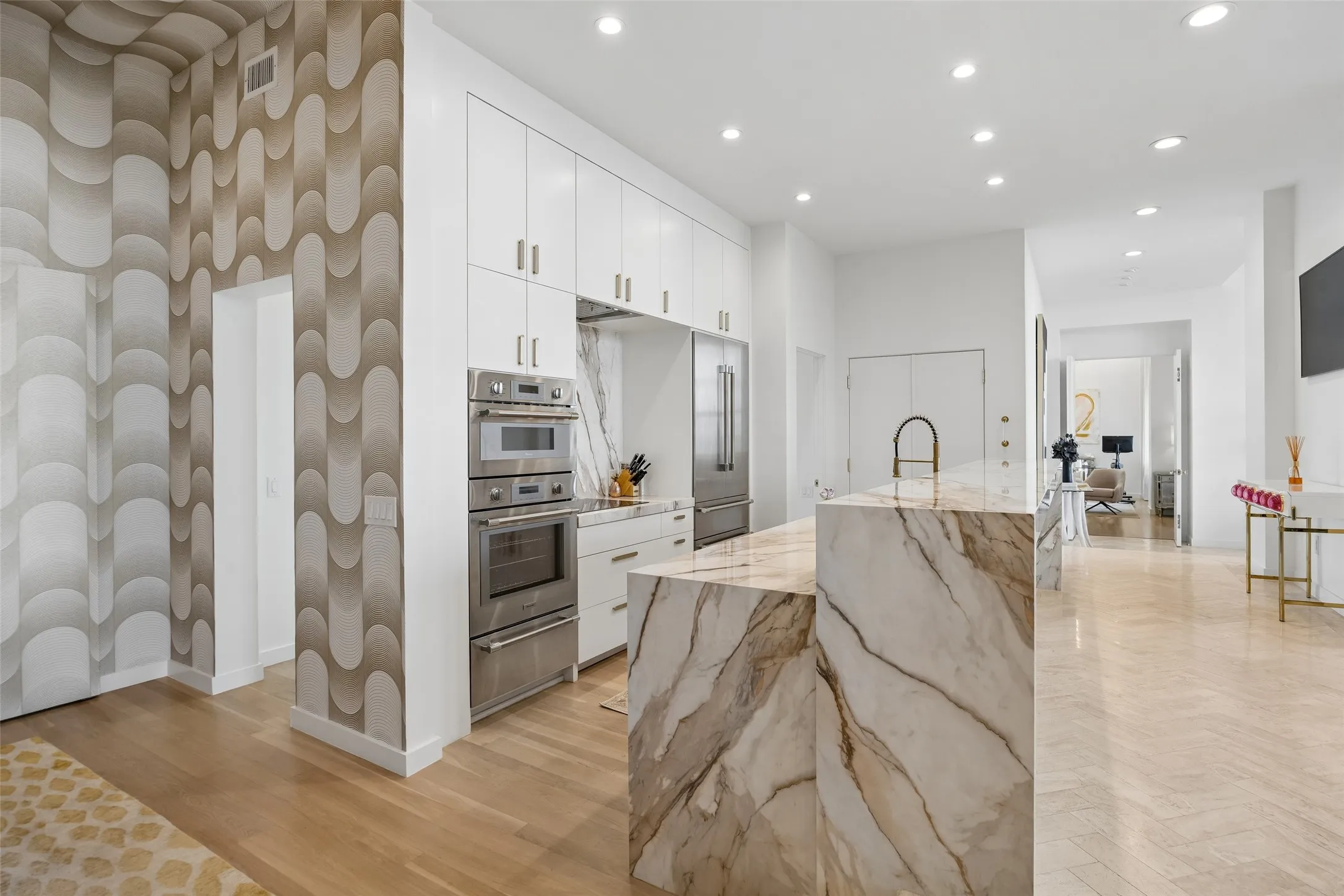 Condominium For Sale in Dallas County , 4500 Roland Avenue 701, Highland Park, Texas 75219, 2 Bedroom, 4 Bathroom, 2 Garage spaces, 2,855 Sqft, built in 1982, mls#21293143, Real Estate Agent in Highland Park, Homes For Sale in Dallas county, Homes For Sale in Highland Park, Realtor in Highland Park Texas, Real Estate Brokerage Independent Realty Texas, Luminita Cordes Realtor