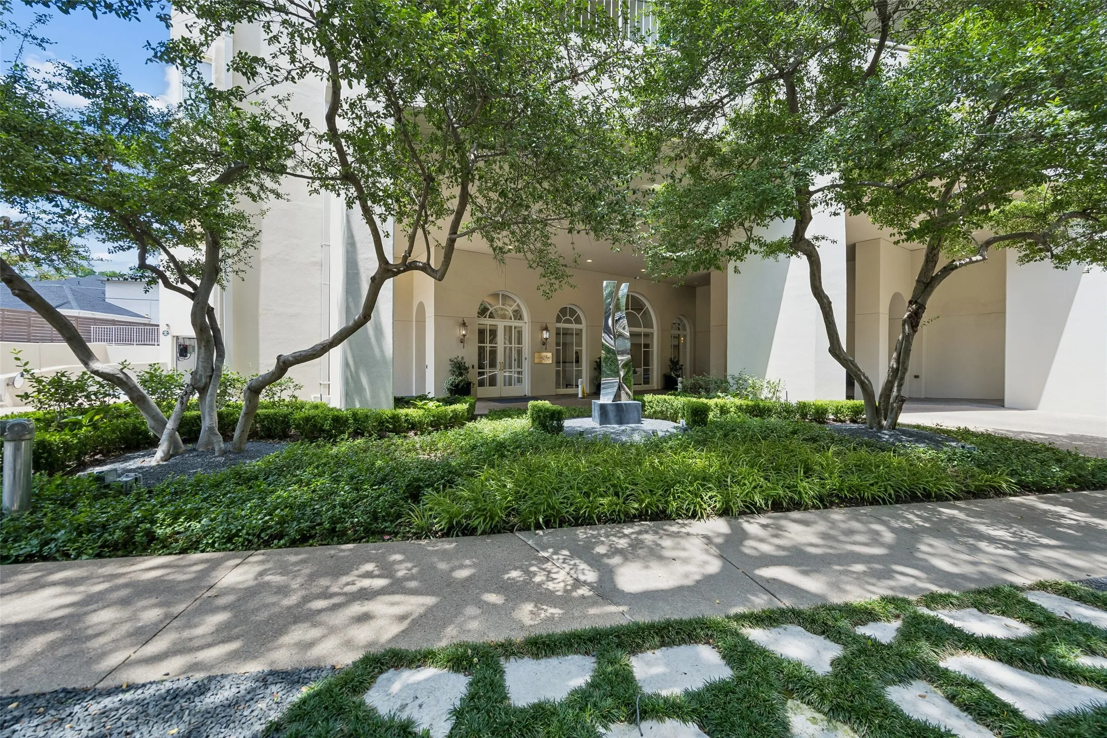 Condominium For Sale in Dallas County , 4500 Roland Avenue 701, Highland Park, Texas 75219, 2 Bedroom, 4 Bathroom, 2 Garage spaces, 2,855 Sqft, built in 1982, mls#21293143, Real Estate Agent in Highland Park, Homes For Sale in Dallas county, Homes For Sale in Highland Park, Realtor in Highland Park Texas, Real Estate Brokerage Independent Realty Texas, Luminita Cordes Realtor