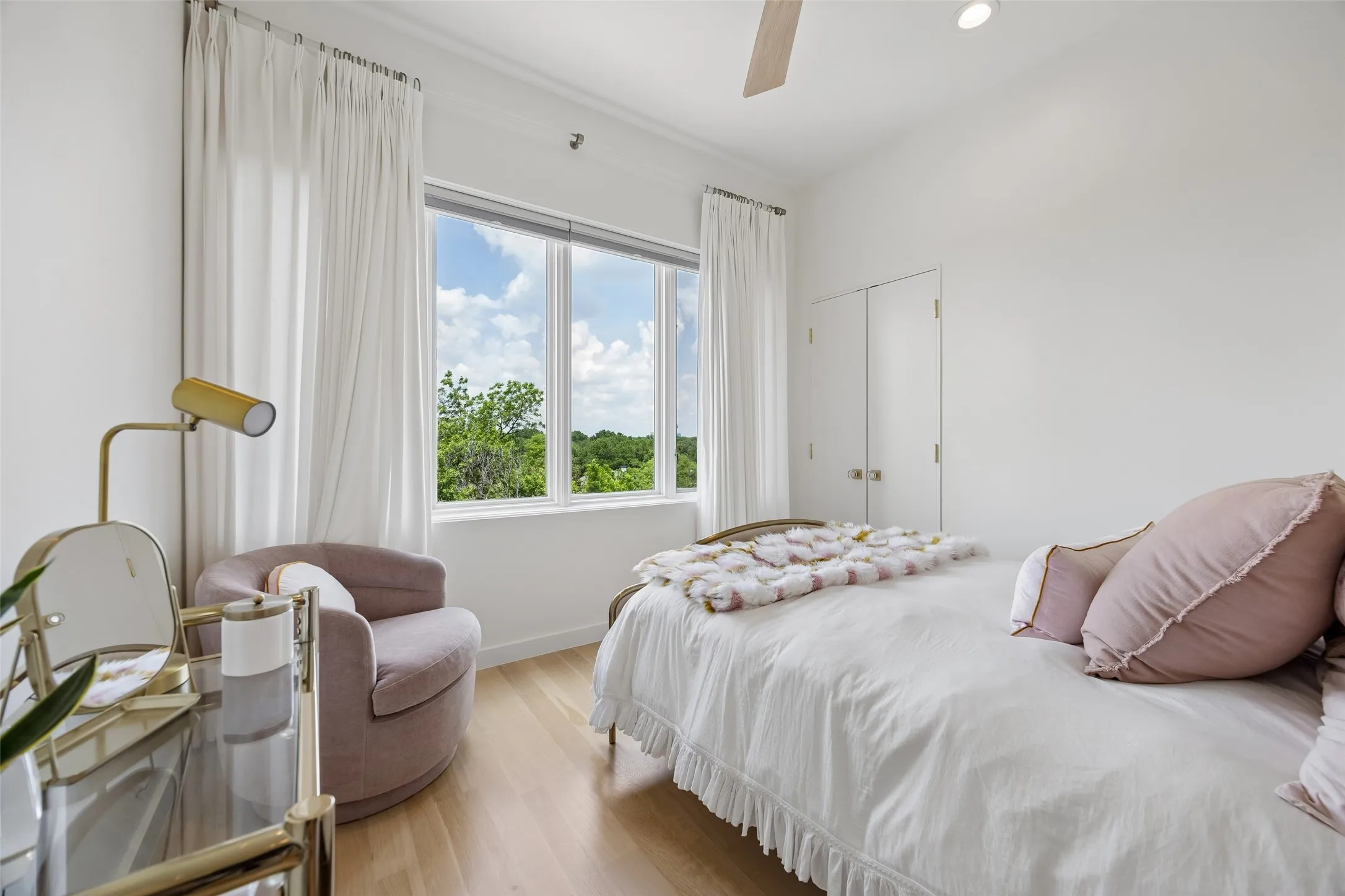 Condominium For Sale in Dallas County , 4500 Roland Avenue 701, Highland Park, Texas 75219, 2 Bedroom, 4 Bathroom, 2 Garage spaces, 2,855 Sqft, built in 1982, mls#21293143, Real Estate Agent in Highland Park, Homes For Sale in Dallas county, Homes For Sale in Highland Park, Realtor in Highland Park Texas, Real Estate Brokerage Independent Realty Texas, Luminita Cordes Realtor
