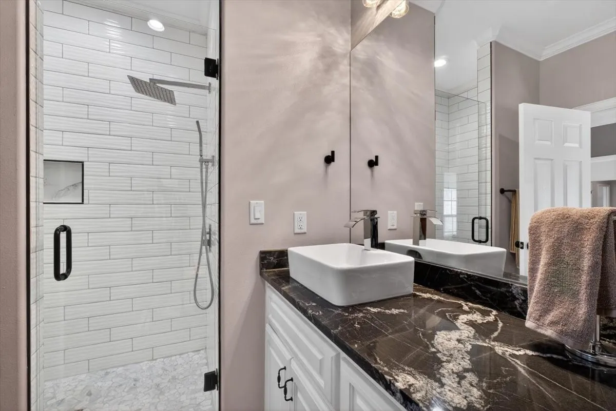 2nd Bedroom's Ensuite Bathroom