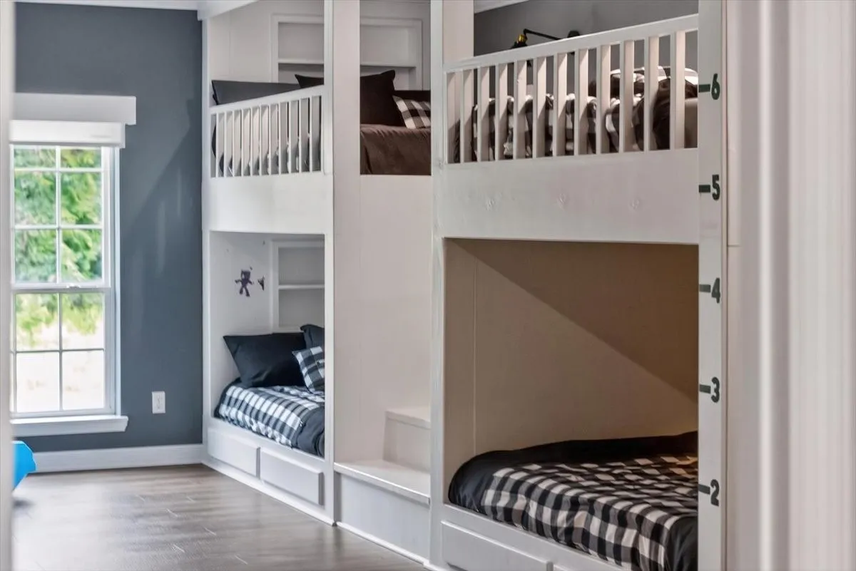 6th Bedroom Bunks - 4 Queen Builtins