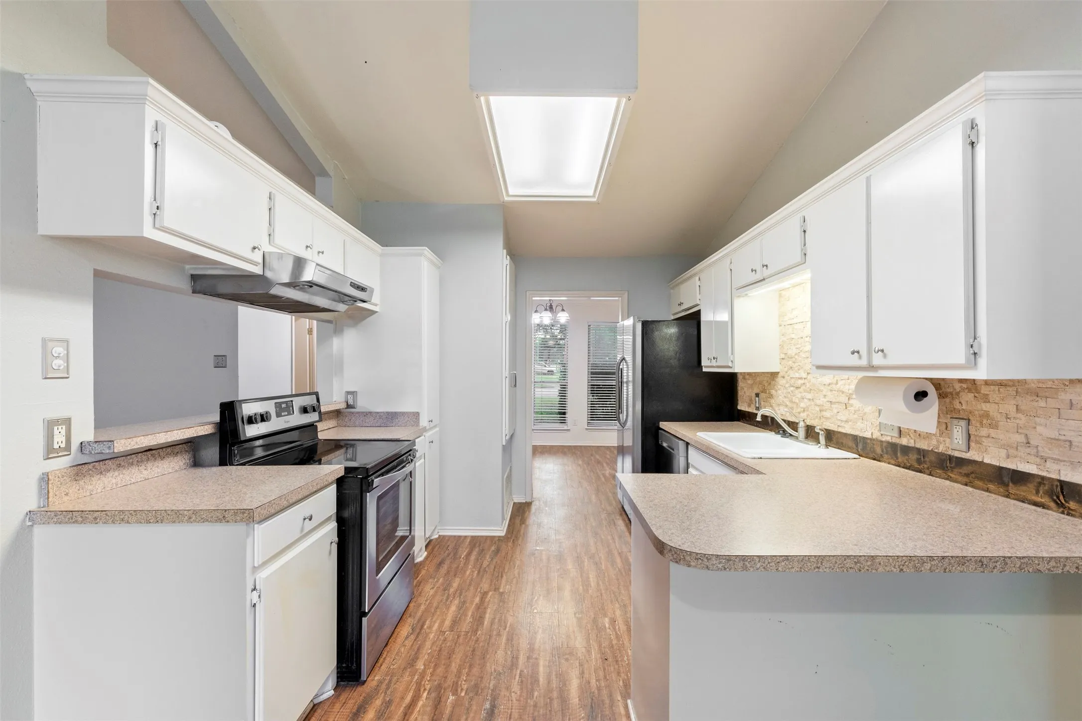 Single Family Residence For Sale in Tarrant County , 3912 Longstraw Drive, Fort Worth, Texas 76137, 3 Bedroom, 2 Bathroom, Garage spaces, 2,101 Sqft, built in 1980, mls#21294691, Real Estate Agent in Fort Worth, Homes For Sale in Tarrant county, Homes For Sale in Fort Worth, Realtor in Fort Worth Texas, Real Estate Brokerage Independent Realty Texas, Luminita Cordes Realtor
