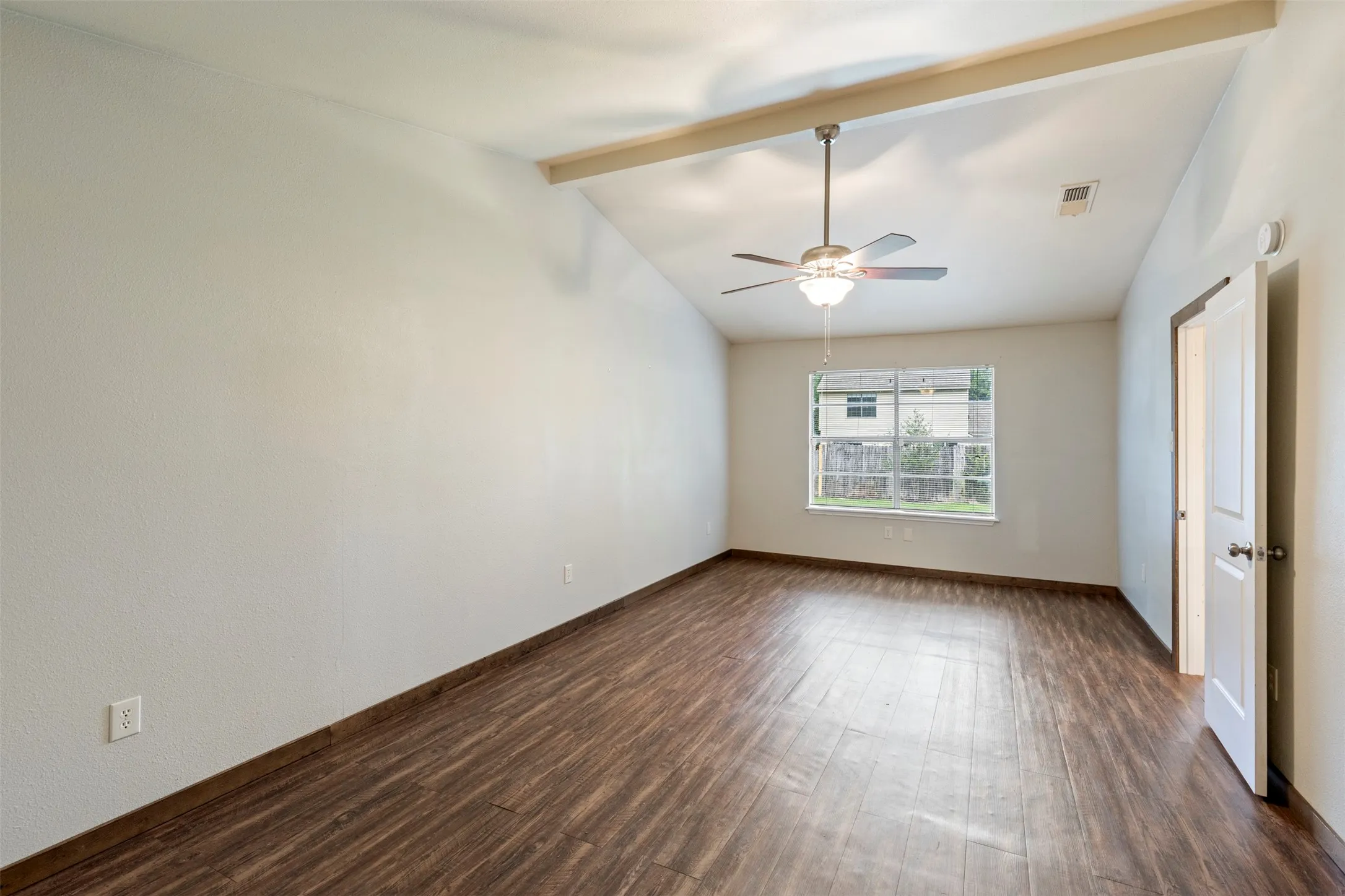 Single Family Residence For Sale in Tarrant County , 3912 Longstraw Drive, Fort Worth, Texas 76137, 3 Bedroom, 2 Bathroom, Garage spaces, 2,101 Sqft, built in 1980, mls#21294691, Real Estate Agent in Fort Worth, Homes For Sale in Tarrant county, Homes For Sale in Fort Worth, Realtor in Fort Worth Texas, Real Estate Brokerage Independent Realty Texas, Luminita Cordes Realtor