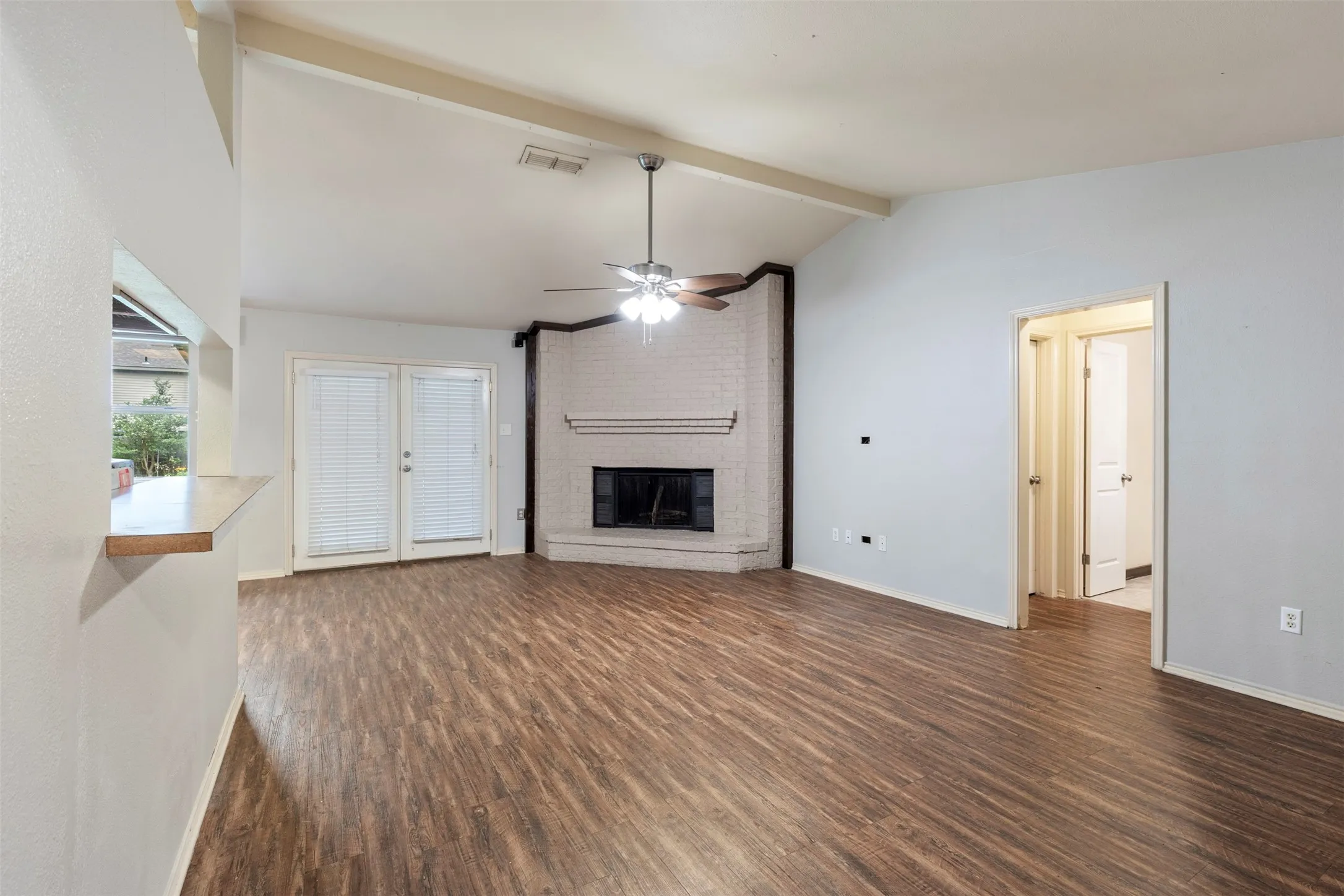Single Family Residence For Sale in Tarrant County , 3912 Longstraw Drive, Fort Worth, Texas 76137, 3 Bedroom, 2 Bathroom, Garage spaces, 2,101 Sqft, built in 1980, mls#21294691, Real Estate Agent in Fort Worth, Homes For Sale in Tarrant county, Homes For Sale in Fort Worth, Realtor in Fort Worth Texas, Real Estate Brokerage Independent Realty Texas, Luminita Cordes Realtor