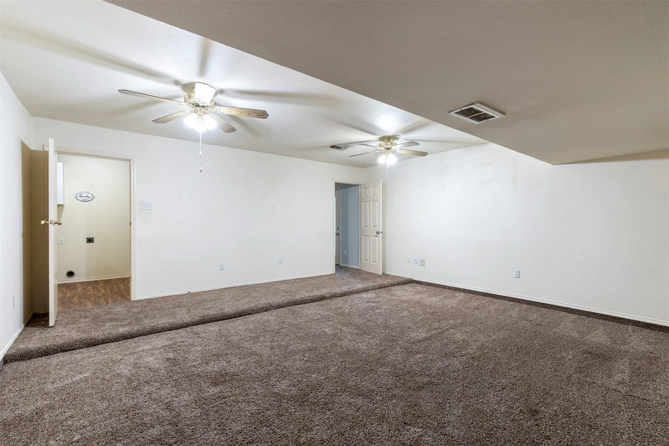 Single Family Residence For Sale in Tarrant County , 3912 Longstraw Drive, Fort Worth, Texas 76137, 3 Bedroom, 2 Bathroom, Garage spaces, 2,101 Sqft, built in 1980, mls#21294691, Real Estate Agent in Fort Worth, Homes For Sale in Tarrant county, Homes For Sale in Fort Worth, Realtor in Fort Worth Texas, Real Estate Brokerage Independent Realty Texas, Luminita Cordes Realtor