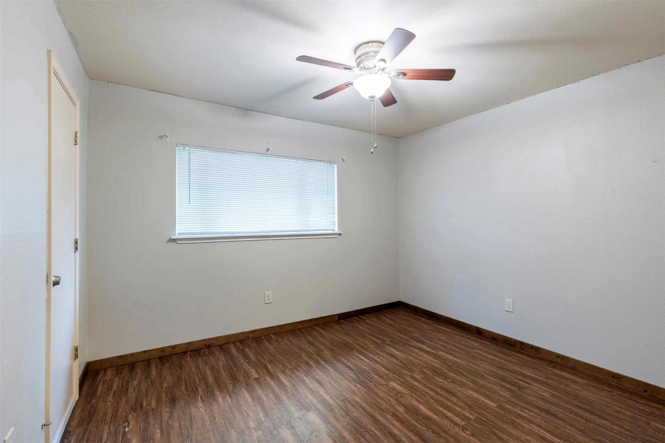 Single Family Residence For Sale in Tarrant County , 3912 Longstraw Drive, Fort Worth, Texas 76137, 3 Bedroom, 2 Bathroom, Garage spaces, 2,101 Sqft, built in 1980, mls#21294691, Real Estate Agent in Fort Worth, Homes For Sale in Tarrant county, Homes For Sale in Fort Worth, Realtor in Fort Worth Texas, Real Estate Brokerage Independent Realty Texas, Luminita Cordes Realtor
