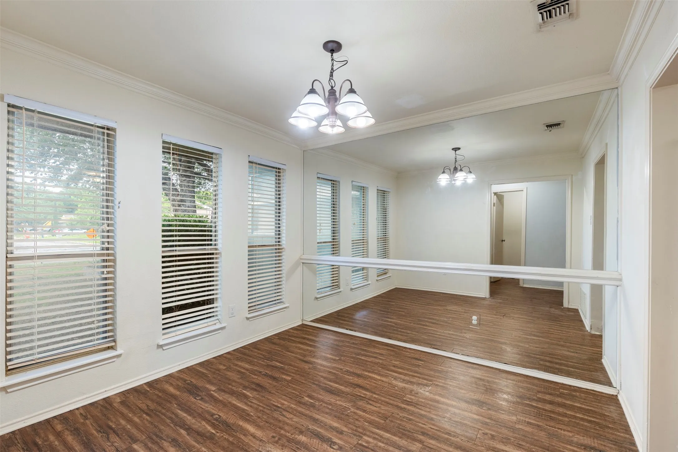 Single Family Residence For Sale in Tarrant County , 3912 Longstraw Drive, Fort Worth, Texas 76137, 3 Bedroom, 2 Bathroom, Garage spaces, 2,101 Sqft, built in 1980, mls#21294691, Real Estate Agent in Fort Worth, Homes For Sale in Tarrant county, Homes For Sale in Fort Worth, Realtor in Fort Worth Texas, Real Estate Brokerage Independent Realty Texas, Luminita Cordes Realtor