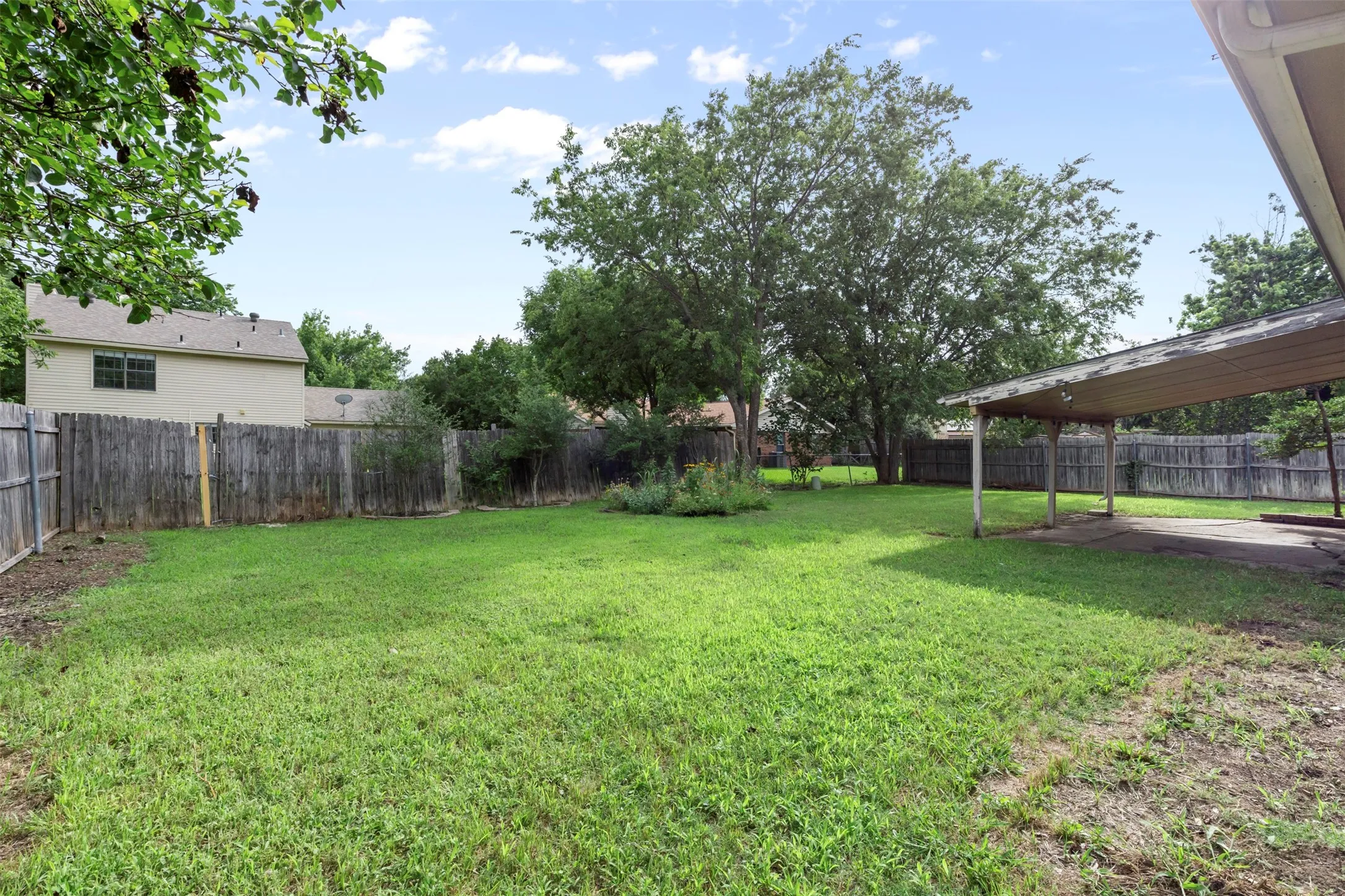 Single Family Residence For Sale in Tarrant County , 3912 Longstraw Drive, Fort Worth, Texas 76137, 3 Bedroom, 2 Bathroom, Garage spaces, 2,101 Sqft, built in 1980, mls#21294691, Real Estate Agent in Fort Worth, Homes For Sale in Tarrant county, Homes For Sale in Fort Worth, Realtor in Fort Worth Texas, Real Estate Brokerage Independent Realty Texas, Luminita Cordes Realtor