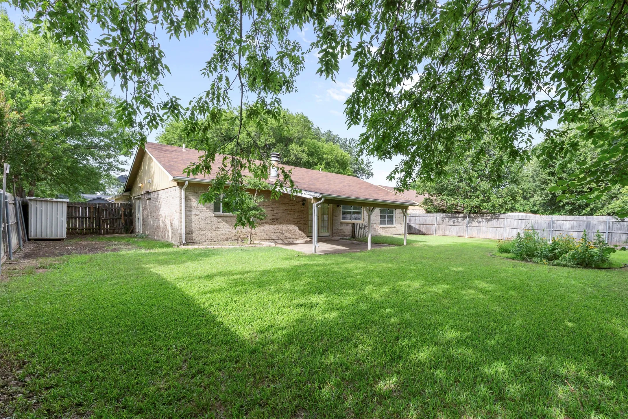 Single Family Residence For Sale in Tarrant County , 3912 Longstraw Drive, Fort Worth, Texas 76137, 3 Bedroom, 2 Bathroom, Garage spaces, 2,101 Sqft, built in 1980, mls#21294691, Real Estate Agent in Fort Worth, Homes For Sale in Tarrant county, Homes For Sale in Fort Worth, Realtor in Fort Worth Texas, Real Estate Brokerage Independent Realty Texas, Luminita Cordes Realtor