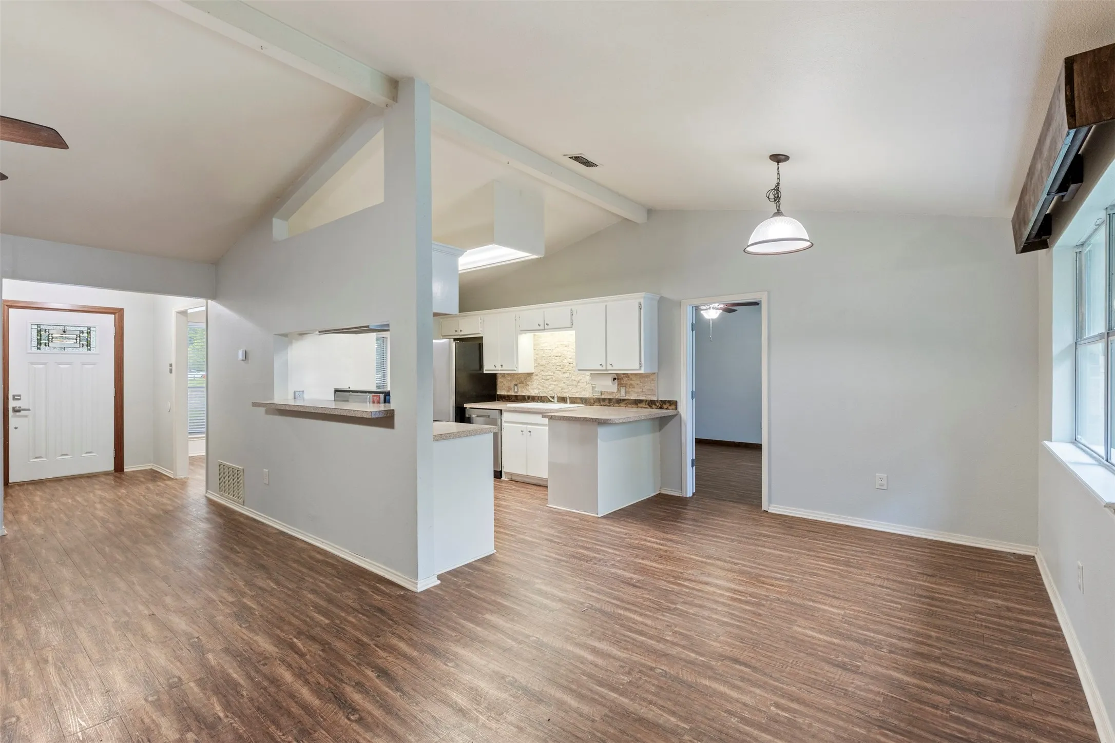 Single Family Residence For Sale in Tarrant County , 3912 Longstraw Drive, Fort Worth, Texas 76137, 3 Bedroom, 2 Bathroom, Garage spaces, 2,101 Sqft, built in 1980, mls#21294691, Real Estate Agent in Fort Worth, Homes For Sale in Tarrant county, Homes For Sale in Fort Worth, Realtor in Fort Worth Texas, Real Estate Brokerage Independent Realty Texas, Luminita Cordes Realtor