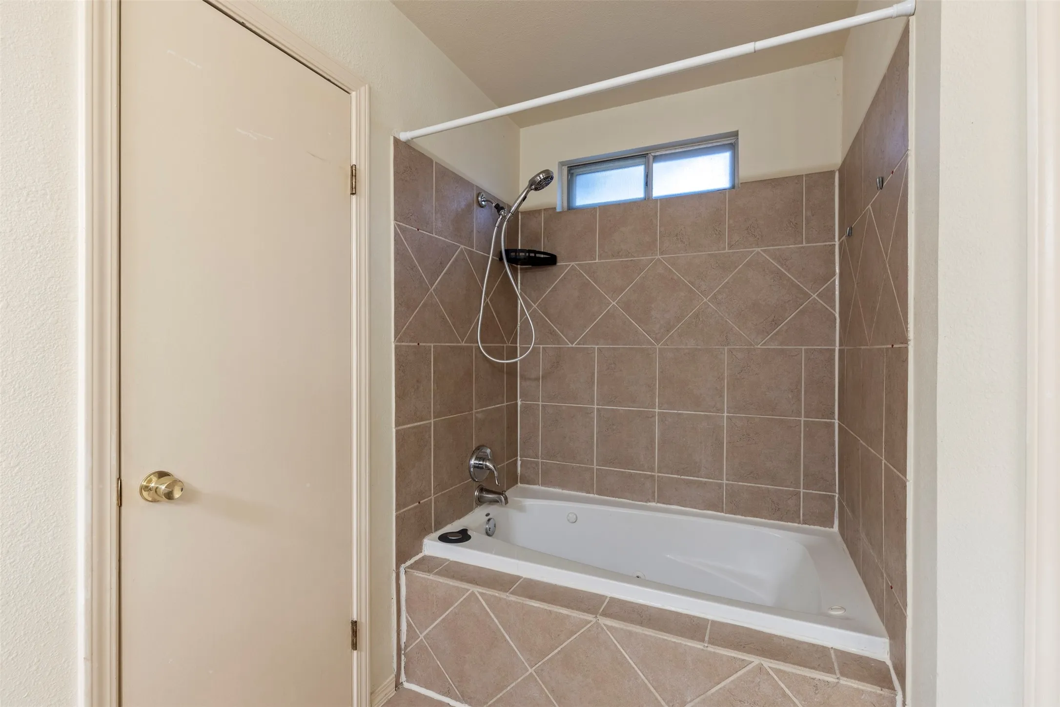 Single Family Residence For Sale in Tarrant County , 3912 Longstraw Drive, Fort Worth, Texas 76137, 3 Bedroom, 2 Bathroom, Garage spaces, 2,101 Sqft, built in 1980, mls#21294691, Real Estate Agent in Fort Worth, Homes For Sale in Tarrant county, Homes For Sale in Fort Worth, Realtor in Fort Worth Texas, Real Estate Brokerage Independent Realty Texas, Luminita Cordes Realtor