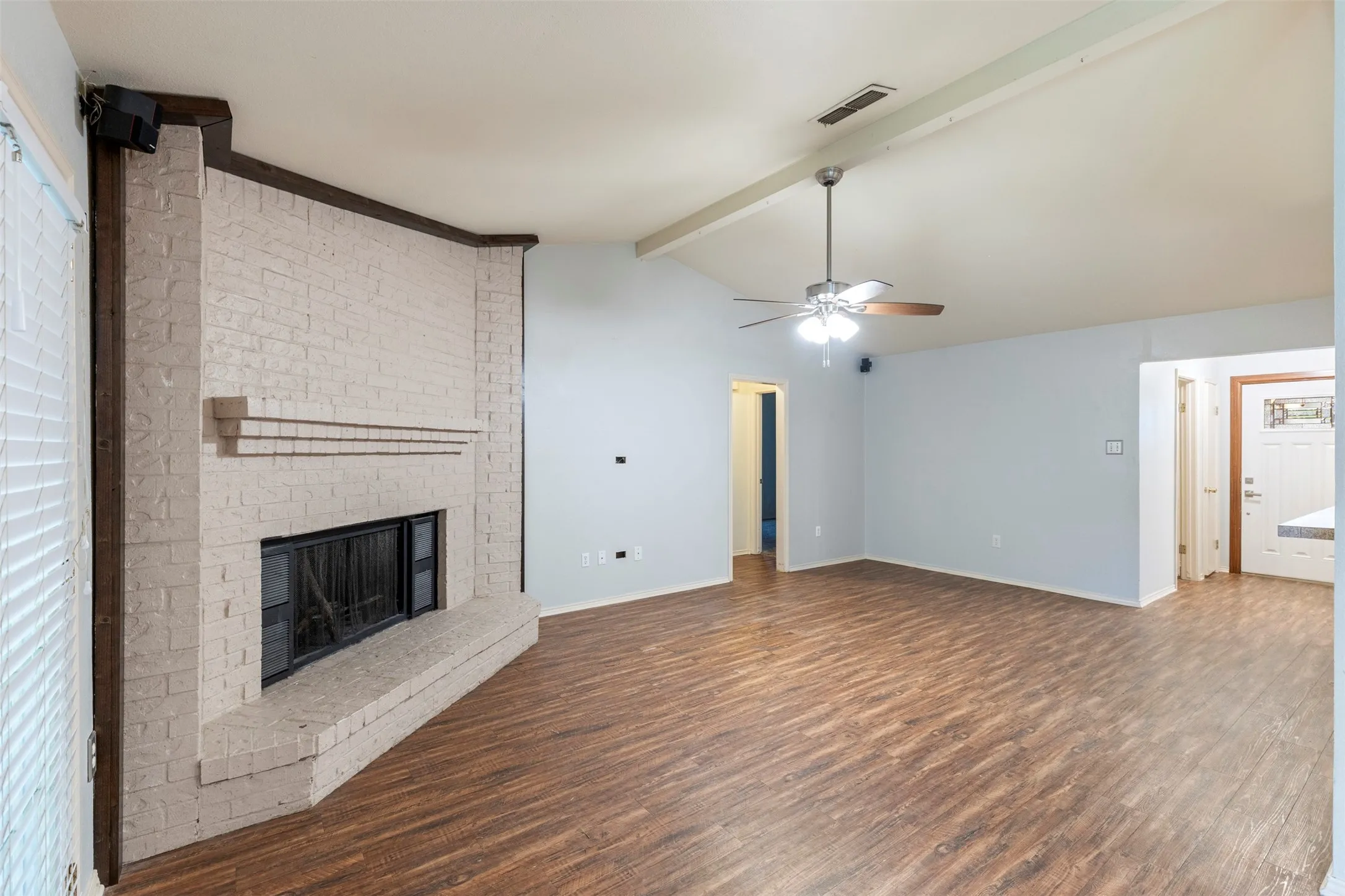 Single Family Residence For Sale in Tarrant County , 3912 Longstraw Drive, Fort Worth, Texas 76137, 3 Bedroom, 2 Bathroom, Garage spaces, 2,101 Sqft, built in 1980, mls#21294691, Real Estate Agent in Fort Worth, Homes For Sale in Tarrant county, Homes For Sale in Fort Worth, Realtor in Fort Worth Texas, Real Estate Brokerage Independent Realty Texas, Luminita Cordes Realtor
