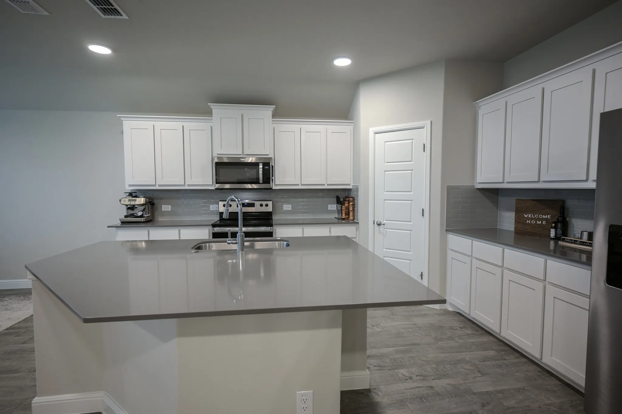 Breakfast Bar - Quartz counter tops