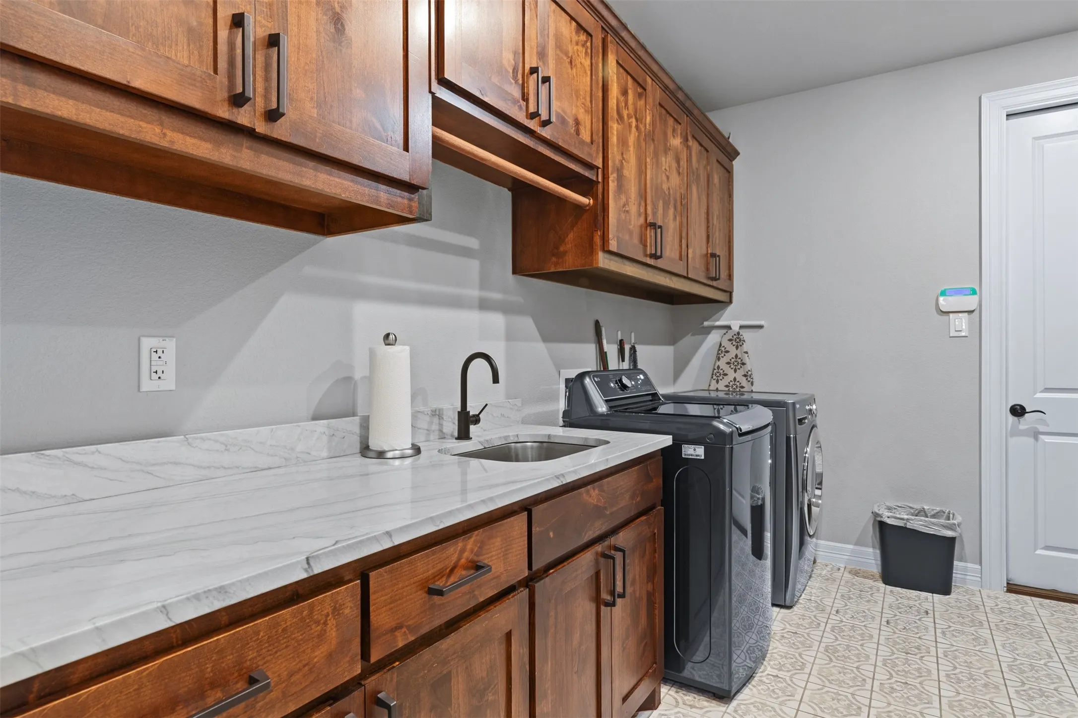 Single Family Residence For Sale in Johnson County , 1214 Woodside Drive, Mansfield, Texas 76063, 5 Bedroom, 5 Bathroom, 3 Garage spaces, 3,395 Sqft, built in 2023, mls#21294699, Real Estate Agent in Mansfield, Homes For Sale in Johnson county, Homes For Sale in Mansfield, Realtor in Mansfield Texas, Real Estate Brokerage Independent Realty Texas, Luminita Cordes Realtor