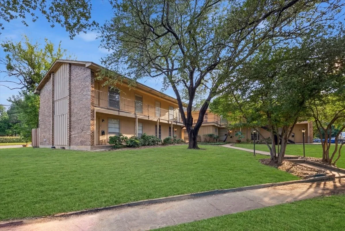 Apartment For Rent in Tarrant County , 133 N Bailey Avenue 145, Fort Worth, Texas 76107, 1 Bedroom, 1 Bathroom, Garage spaces, 600 Sqft, built in 1972, mls#21294720, Real Estate Agent in Fort Worth, Homes For Rent in Tarrant county, Homes For Rent in Fort Worth, Realtor in Fort Worth Texas, Real Estate Brokerage Independent Realty Texas, Luminita Cordes Realtor