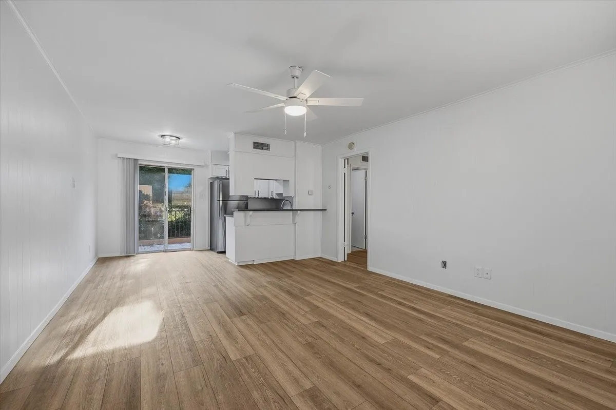 Apartment For Rent in Tarrant County , 133 N Bailey Avenue 145, Fort Worth, Texas 76107, 1 Bedroom, 1 Bathroom, Garage spaces, 600 Sqft, built in 1972, mls#21294720, Real Estate Agent in Fort Worth, Homes For Rent in Tarrant county, Homes For Rent in Fort Worth, Realtor in Fort Worth Texas, Real Estate Brokerage Independent Realty Texas, Luminita Cordes Realtor