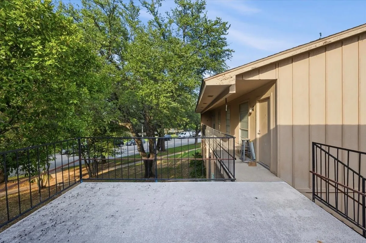 Apartment For Rent in Tarrant County , 133 N Bailey Avenue 145, Fort Worth, Texas 76107, 1 Bedroom, 1 Bathroom, Garage spaces, 600 Sqft, built in 1972, mls#21294720, Real Estate Agent in Fort Worth, Homes For Rent in Tarrant county, Homes For Rent in Fort Worth, Realtor in Fort Worth Texas, Real Estate Brokerage Independent Realty Texas, Luminita Cordes Realtor
