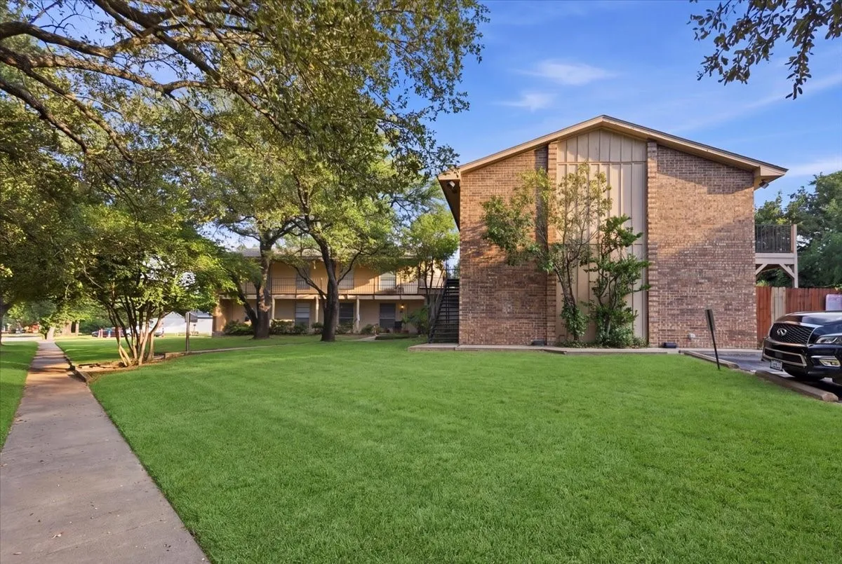 Apartment For Rent in Tarrant County , 133 N Bailey Avenue 145, Fort Worth, Texas 76107, 1 Bedroom, 1 Bathroom, Garage spaces, 600 Sqft, built in 1972, mls#21294720, Real Estate Agent in Fort Worth, Homes For Rent in Tarrant county, Homes For Rent in Fort Worth, Realtor in Fort Worth Texas, Real Estate Brokerage Independent Realty Texas, Luminita Cordes Realtor