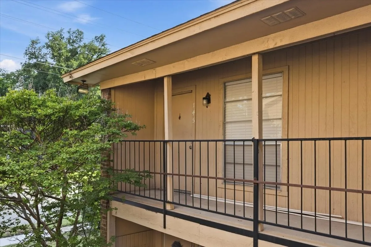 Apartment For Rent in Tarrant County , 133 N Bailey Avenue 145, Fort Worth, Texas 76107, 1 Bedroom, 1 Bathroom, Garage spaces, 600 Sqft, built in 1972, mls#21294720, Real Estate Agent in Fort Worth, Homes For Rent in Tarrant county, Homes For Rent in Fort Worth, Realtor in Fort Worth Texas, Real Estate Brokerage Independent Realty Texas, Luminita Cordes Realtor