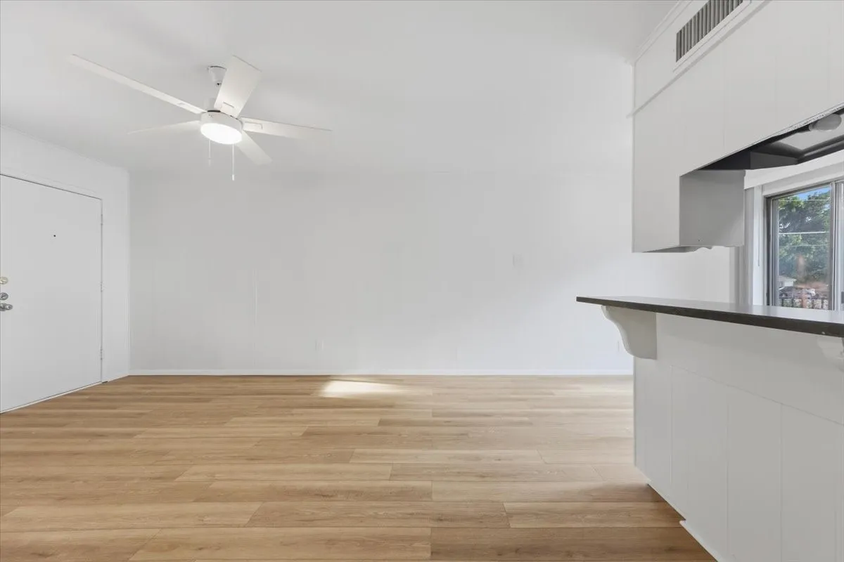 Apartment For Rent in Tarrant County , 133 N Bailey Avenue 145, Fort Worth, Texas 76107, 1 Bedroom, 1 Bathroom, Garage spaces, 600 Sqft, built in 1972, mls#21294720, Real Estate Agent in Fort Worth, Homes For Rent in Tarrant county, Homes For Rent in Fort Worth, Realtor in Fort Worth Texas, Real Estate Brokerage Independent Realty Texas, Luminita Cordes Realtor