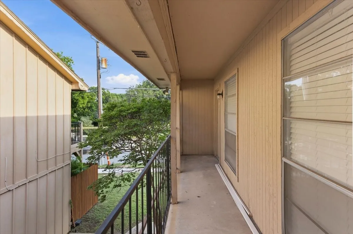 Apartment For Rent in Tarrant County , 133 N Bailey Avenue 145, Fort Worth, Texas 76107, 1 Bedroom, 1 Bathroom, Garage spaces, 600 Sqft, built in 1972, mls#21294720, Real Estate Agent in Fort Worth, Homes For Rent in Tarrant county, Homes For Rent in Fort Worth, Realtor in Fort Worth Texas, Real Estate Brokerage Independent Realty Texas, Luminita Cordes Realtor