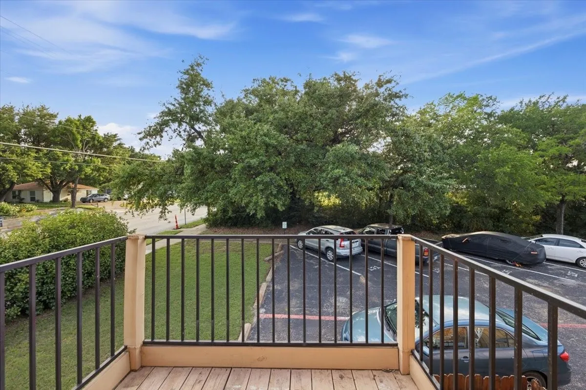 Apartment For Rent in Tarrant County , 133 N Bailey Avenue 145, Fort Worth, Texas 76107, 1 Bedroom, 1 Bathroom, Garage spaces, 600 Sqft, built in 1972, mls#21294720, Real Estate Agent in Fort Worth, Homes For Rent in Tarrant county, Homes For Rent in Fort Worth, Realtor in Fort Worth Texas, Real Estate Brokerage Independent Realty Texas, Luminita Cordes Realtor